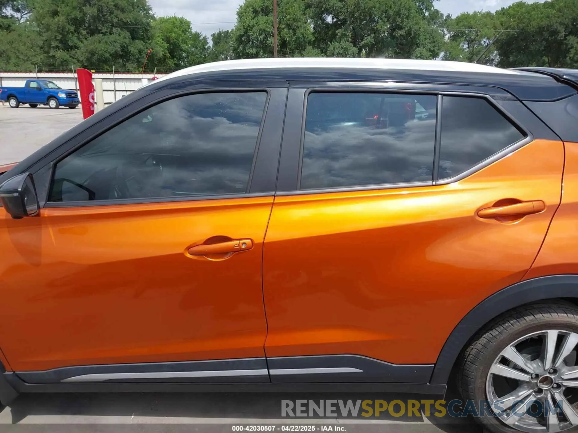 15 Photograph of a damaged car 3N1CP5DV4LL492831 NISSAN KICKS 2020