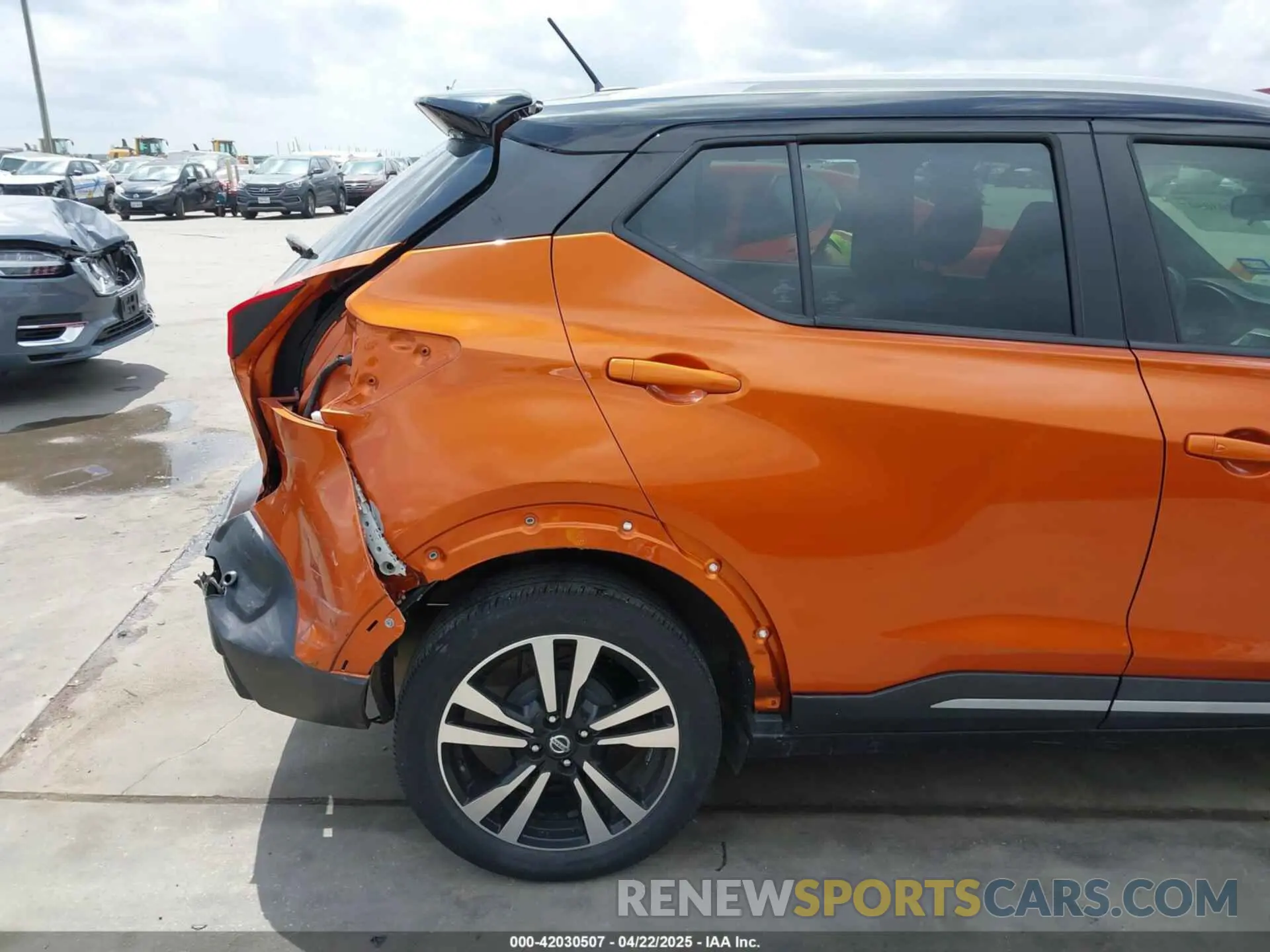 19 Photograph of a damaged car 3N1CP5DV4LL492831 NISSAN KICKS 2020