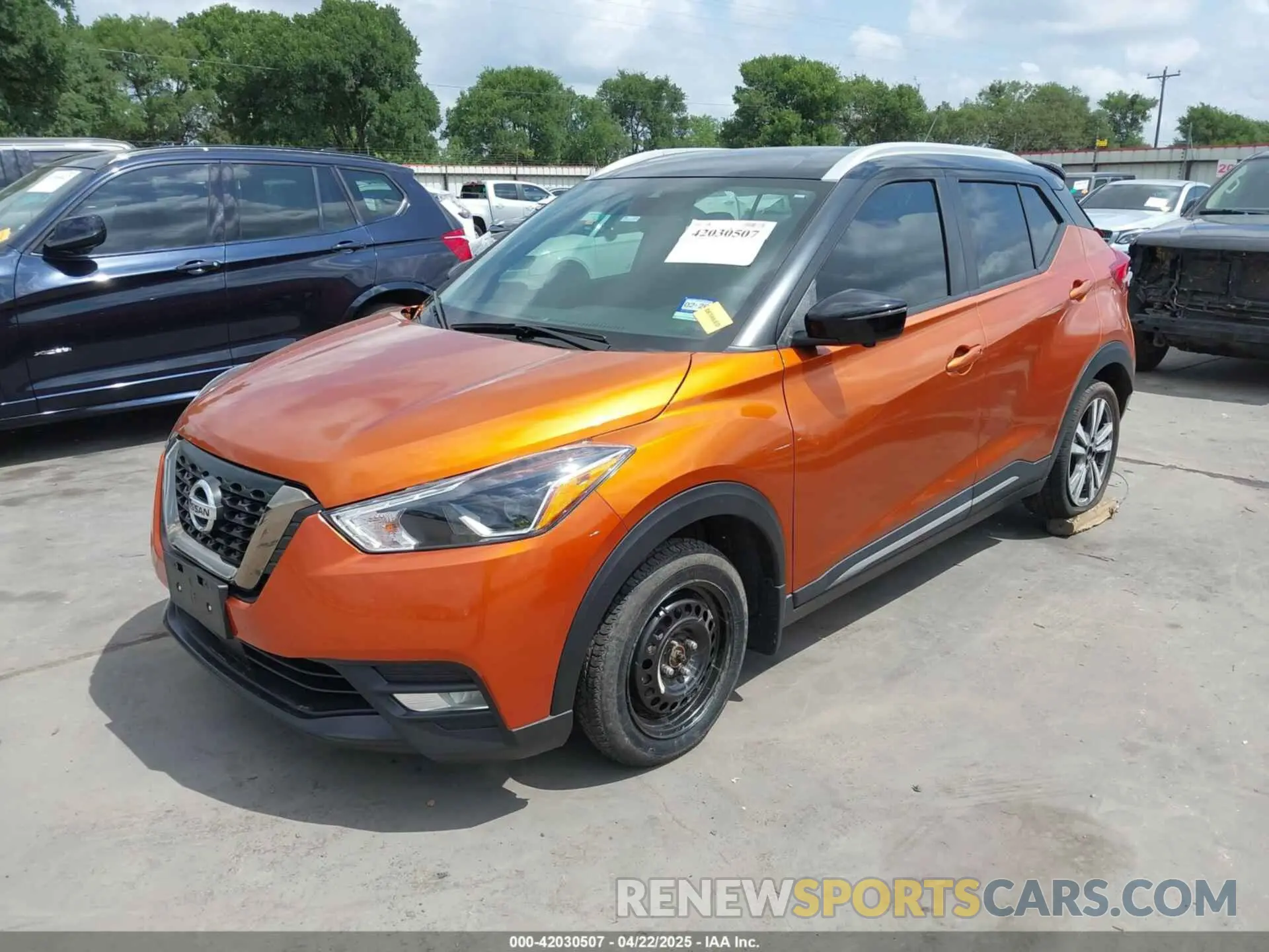 2 Photograph of a damaged car 3N1CP5DV4LL492831 NISSAN KICKS 2020