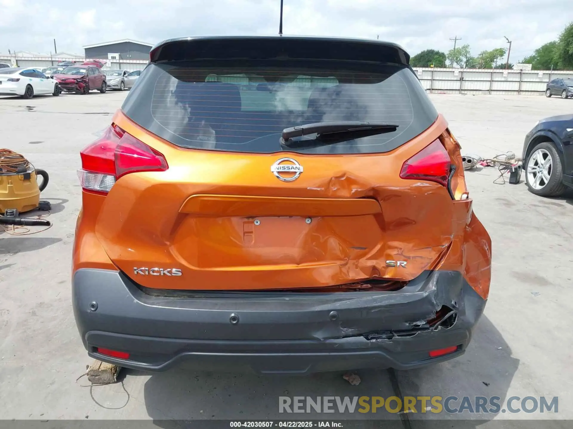 6 Photograph of a damaged car 3N1CP5DV4LL492831 NISSAN KICKS 2020
