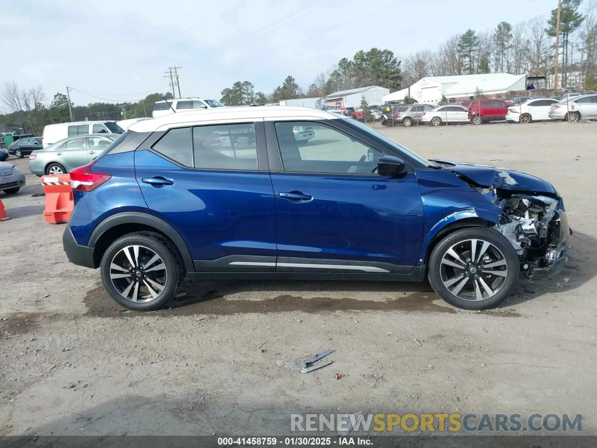13 Photograph of a damaged car 3N1CP5DV4LL529053 NISSAN KICKS 2020