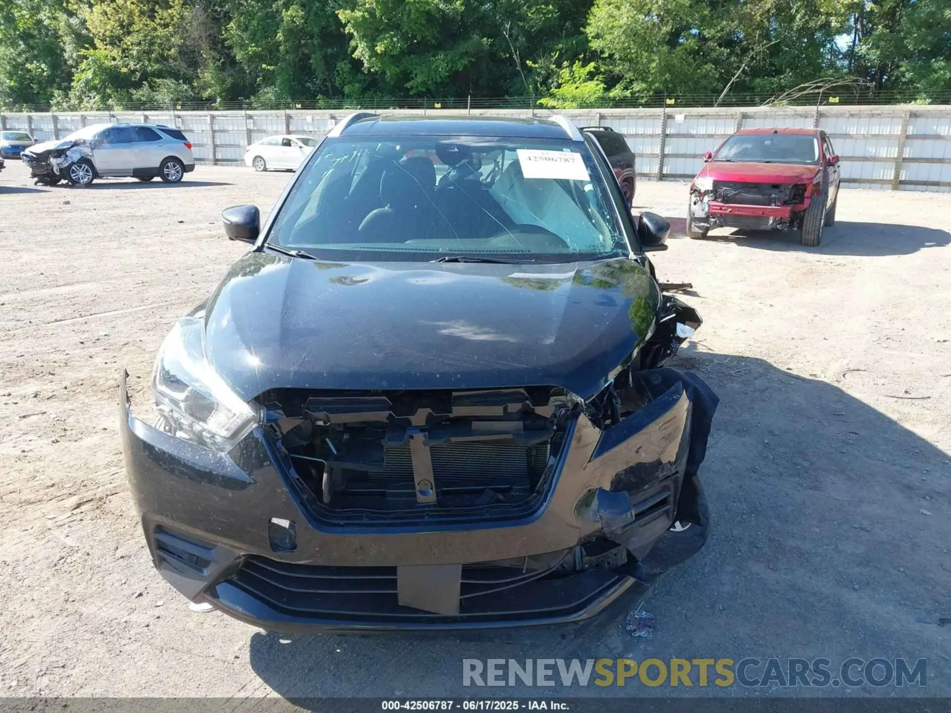 13 Photograph of a damaged car 3N1CP5DV4LL532941 NISSAN KICKS 2020
