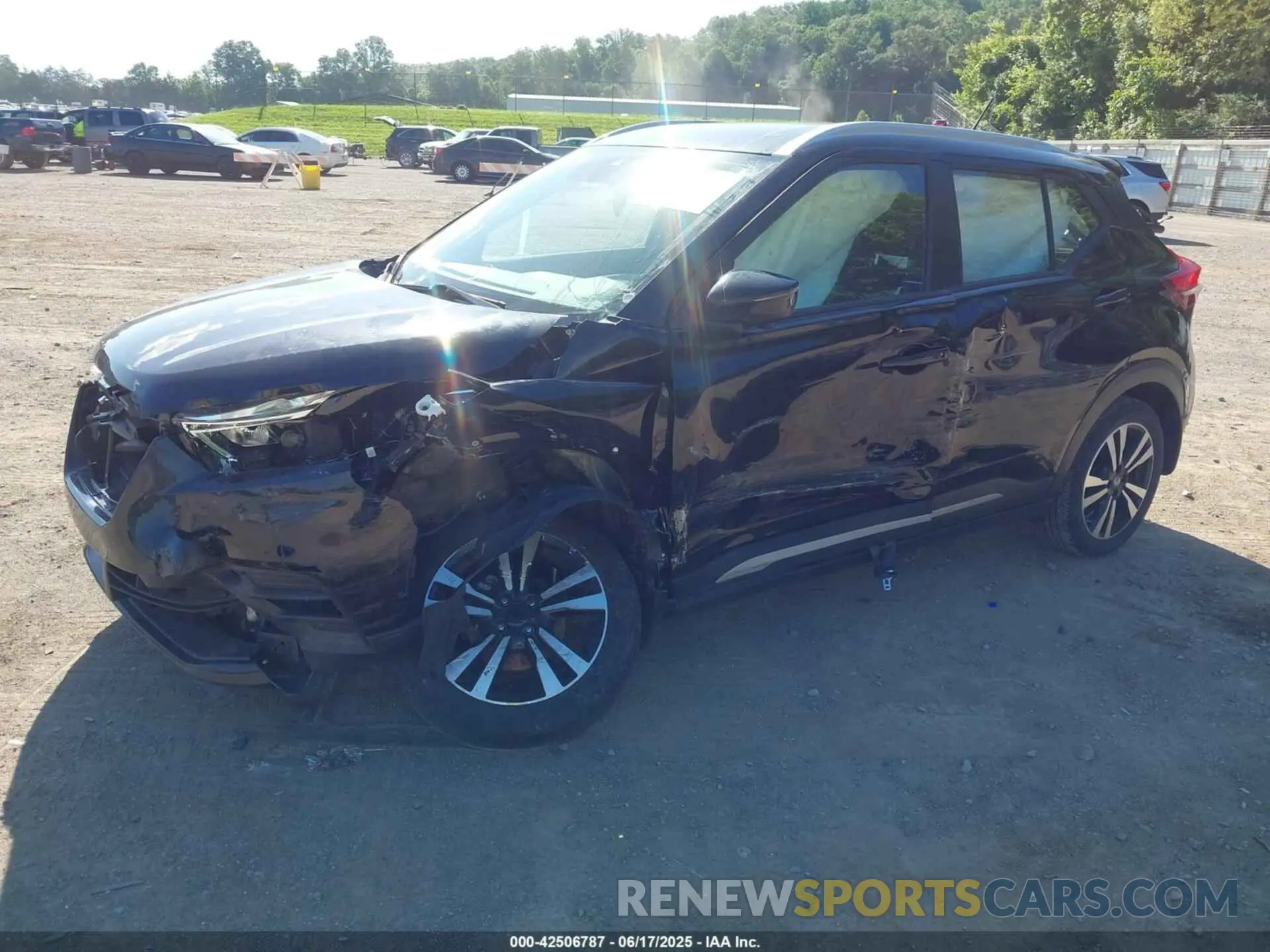 2 Photograph of a damaged car 3N1CP5DV4LL532941 NISSAN KICKS 2020