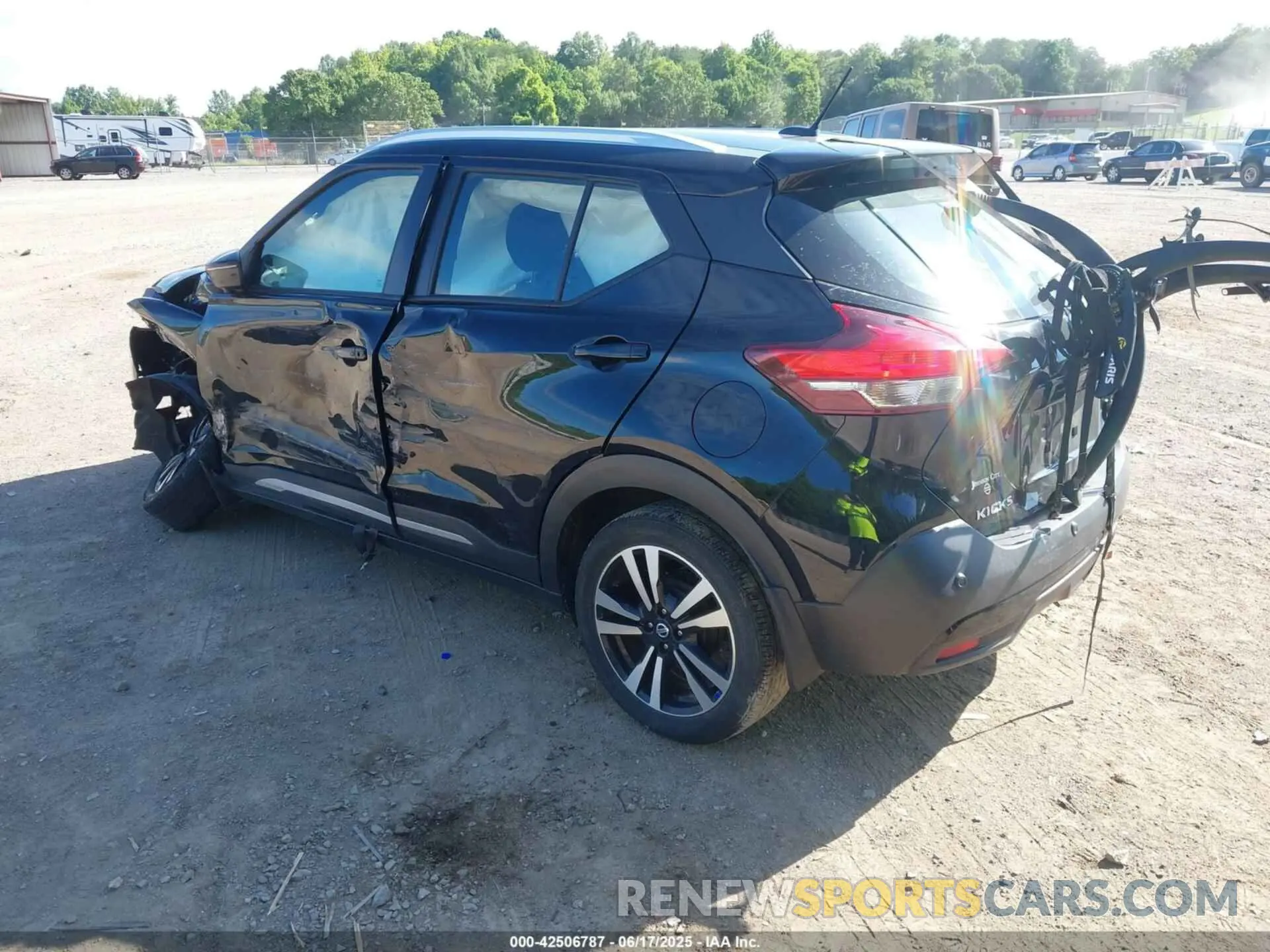 3 Photograph of a damaged car 3N1CP5DV4LL532941 NISSAN KICKS 2020