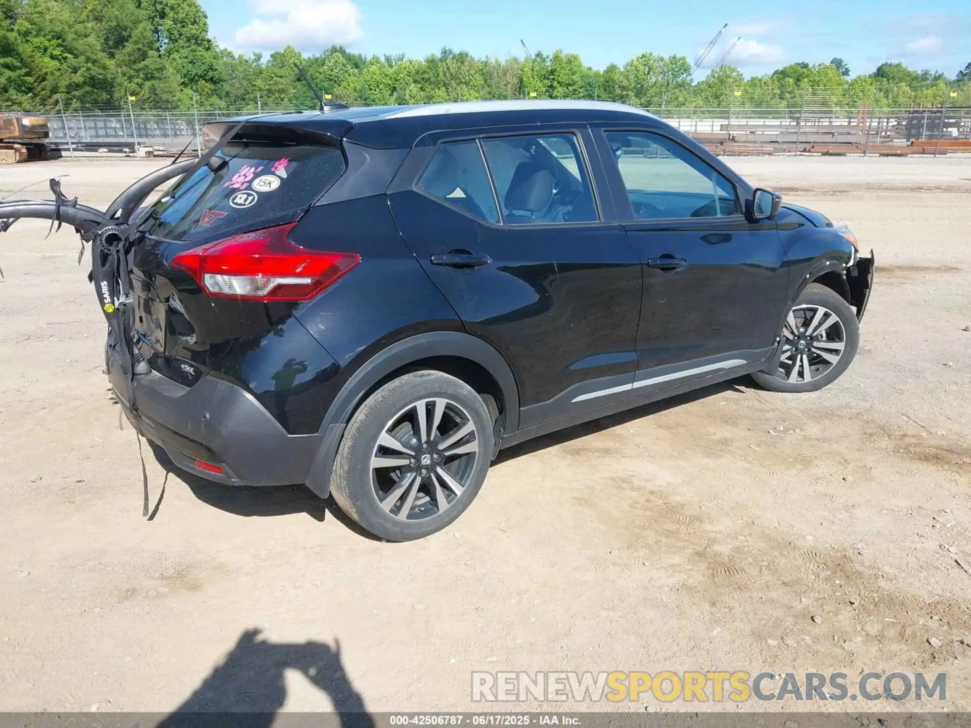 4 Photograph of a damaged car 3N1CP5DV4LL532941 NISSAN KICKS 2020