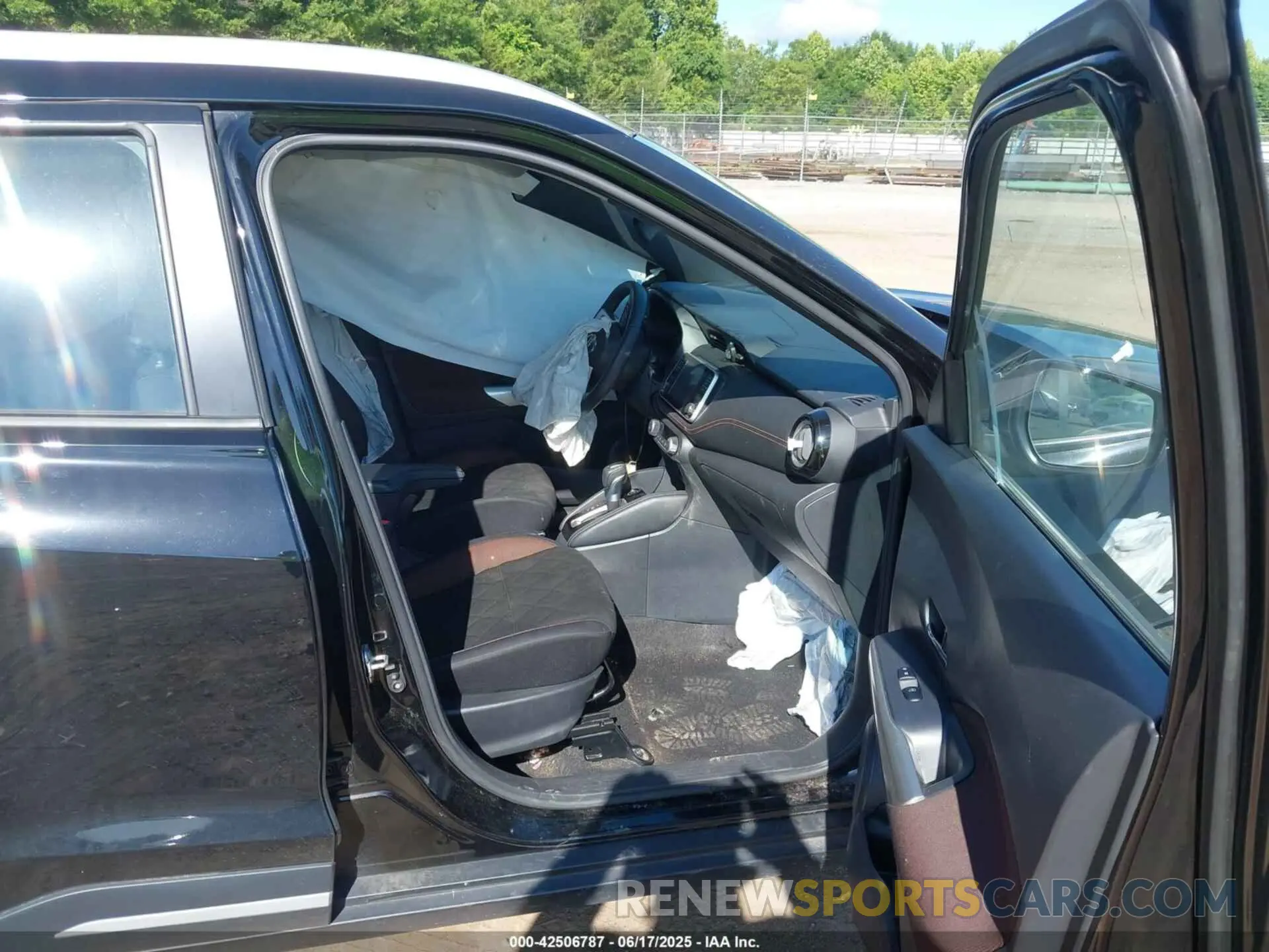 5 Photograph of a damaged car 3N1CP5DV4LL532941 NISSAN KICKS 2020