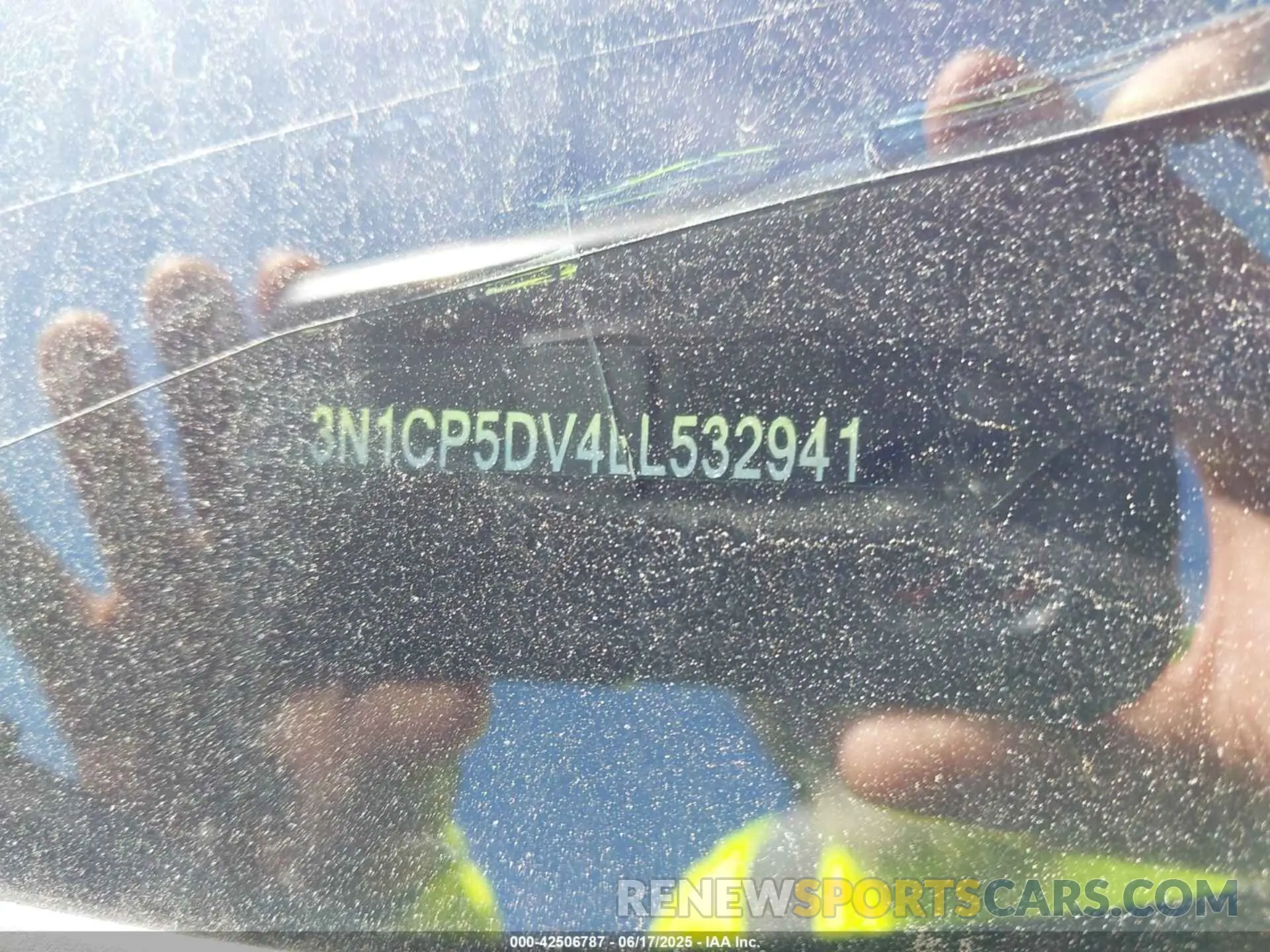 9 Photograph of a damaged car 3N1CP5DV4LL532941 NISSAN KICKS 2020