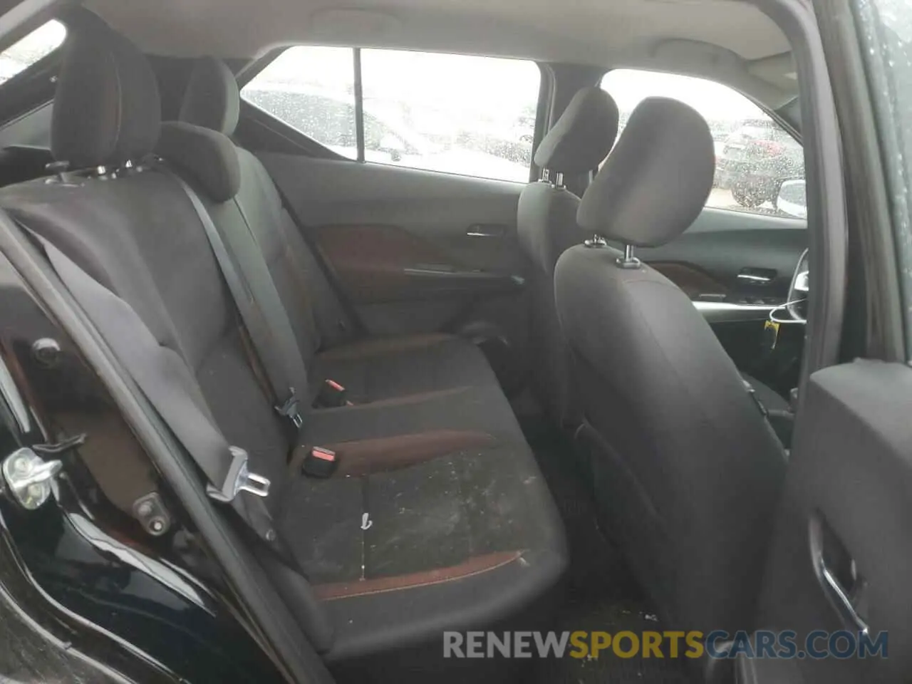 10 Photograph of a damaged car 3N1CP5DV4LL536343 NISSAN KICKS 2020
