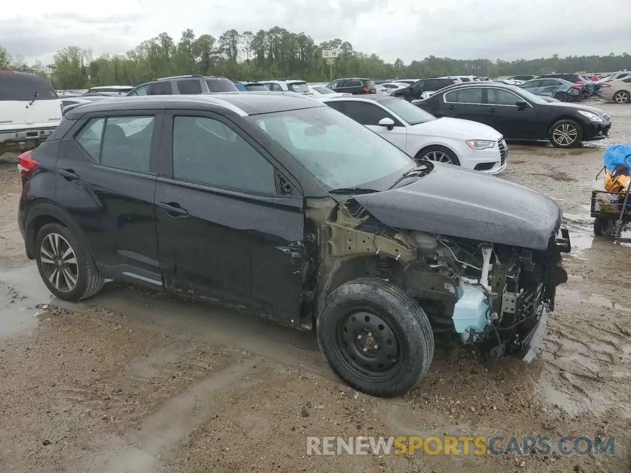 4 Photograph of a damaged car 3N1CP5DV4LL536343 NISSAN KICKS 2020