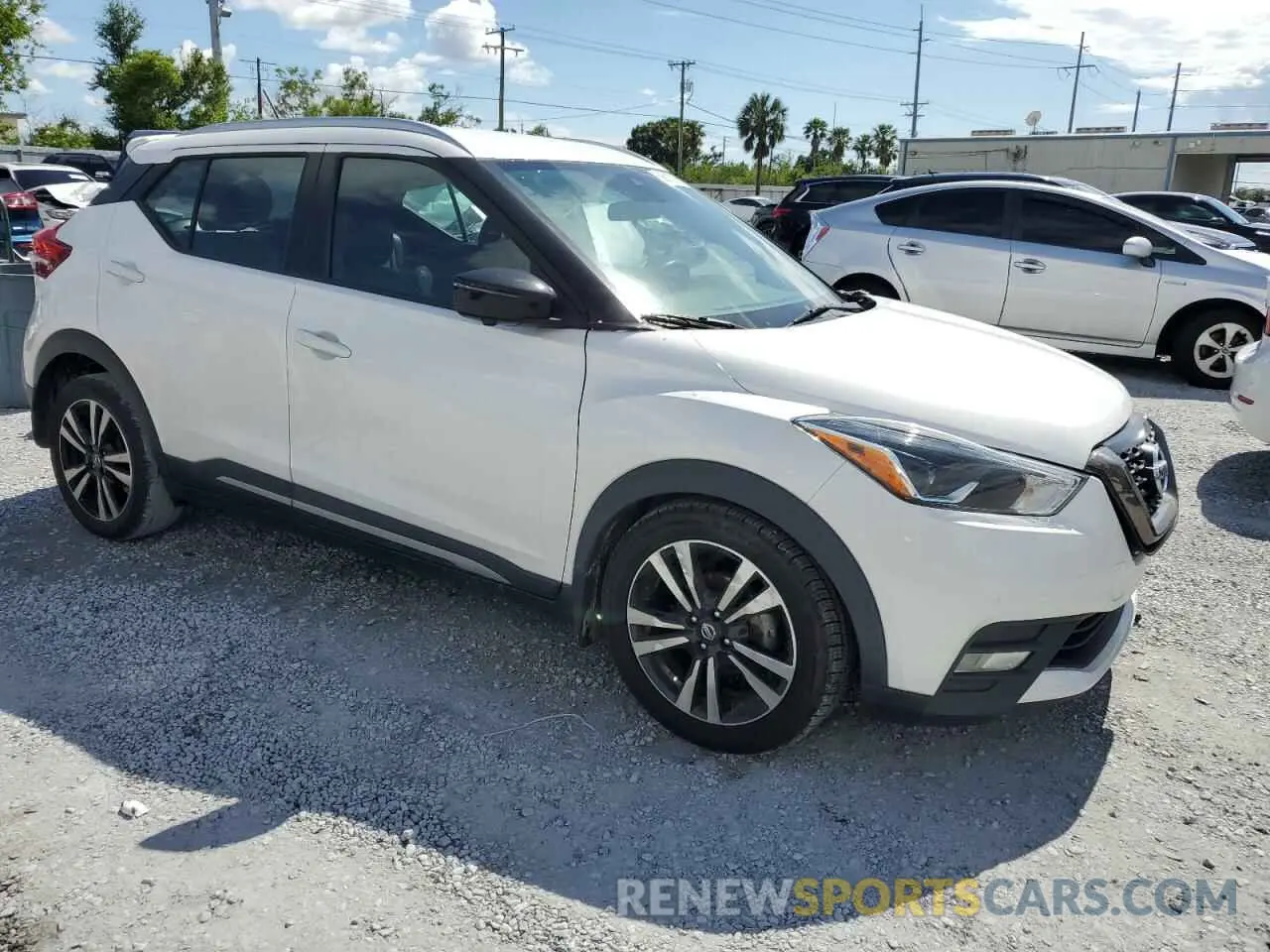 4 Photograph of a damaged car 3N1CP5DV4LL540229 NISSAN KICKS 2020