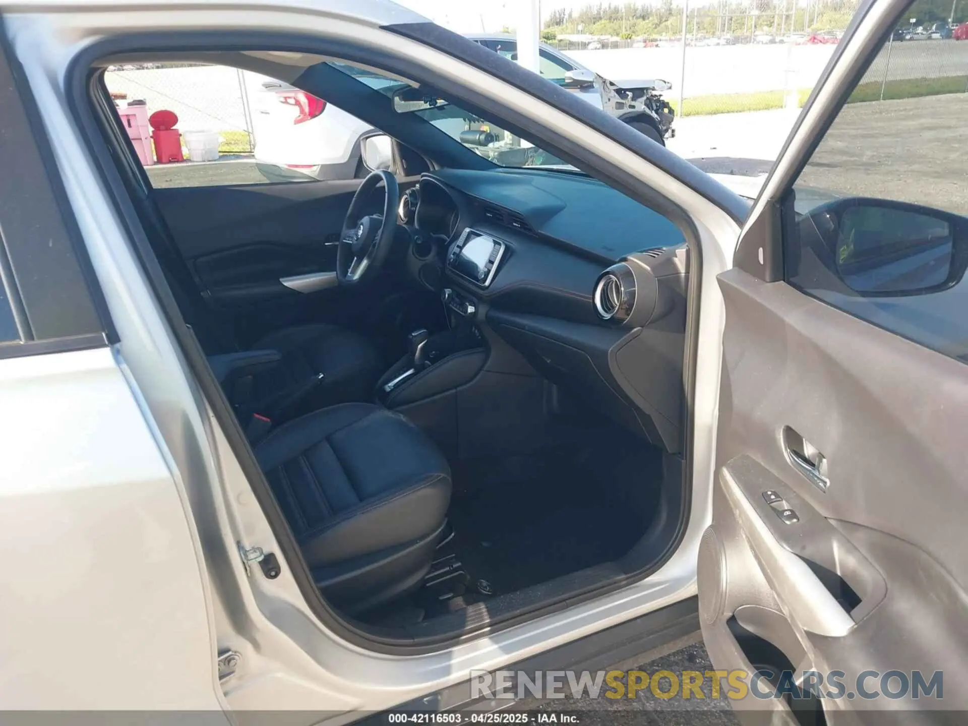 5 Photograph of a damaged car 3N1CP5DV5LL483197 NISSAN KICKS 2020