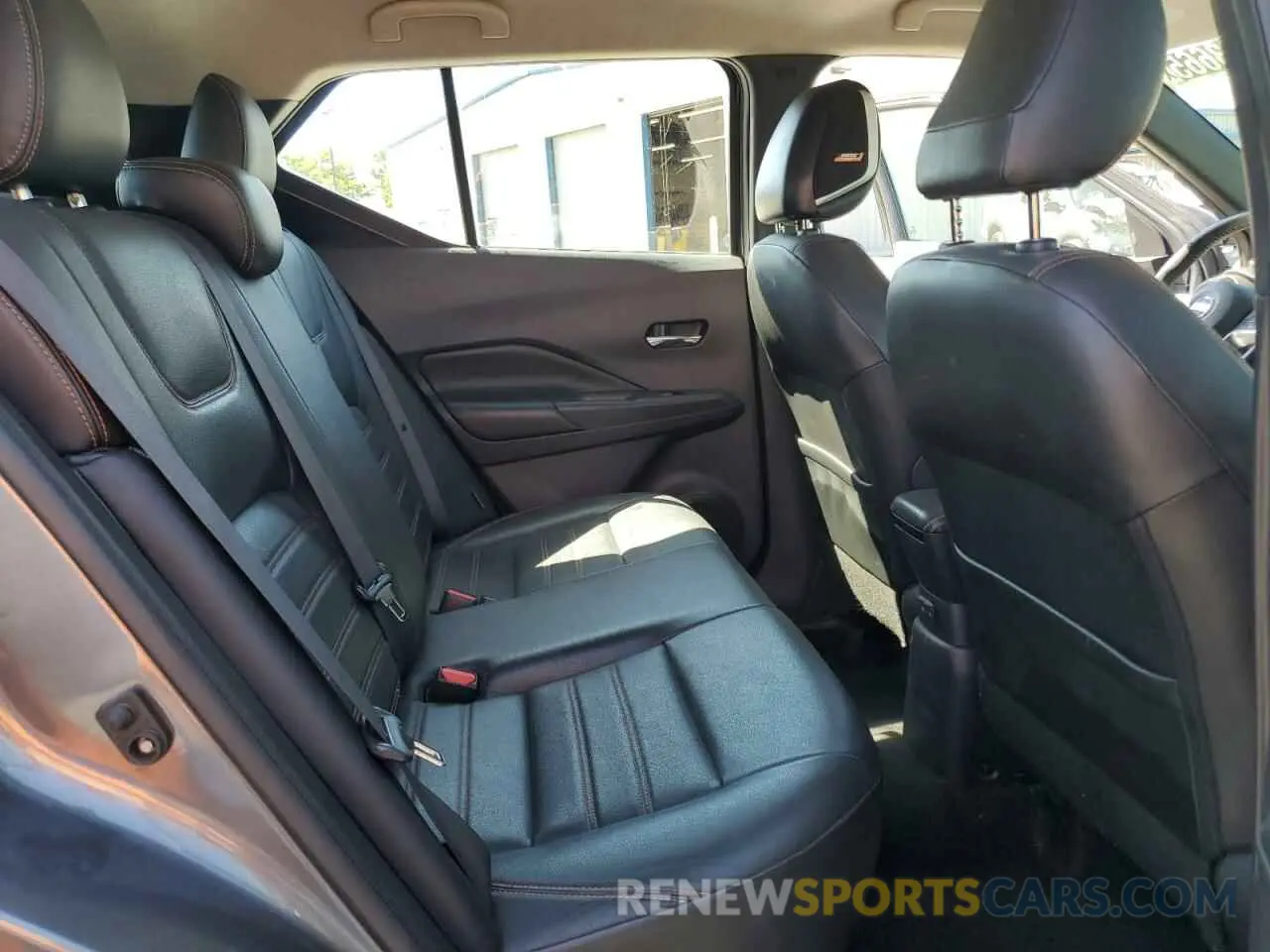 11 Photograph of a damaged car 3N1CP5DV5LL502492 NISSAN KICKS 2020