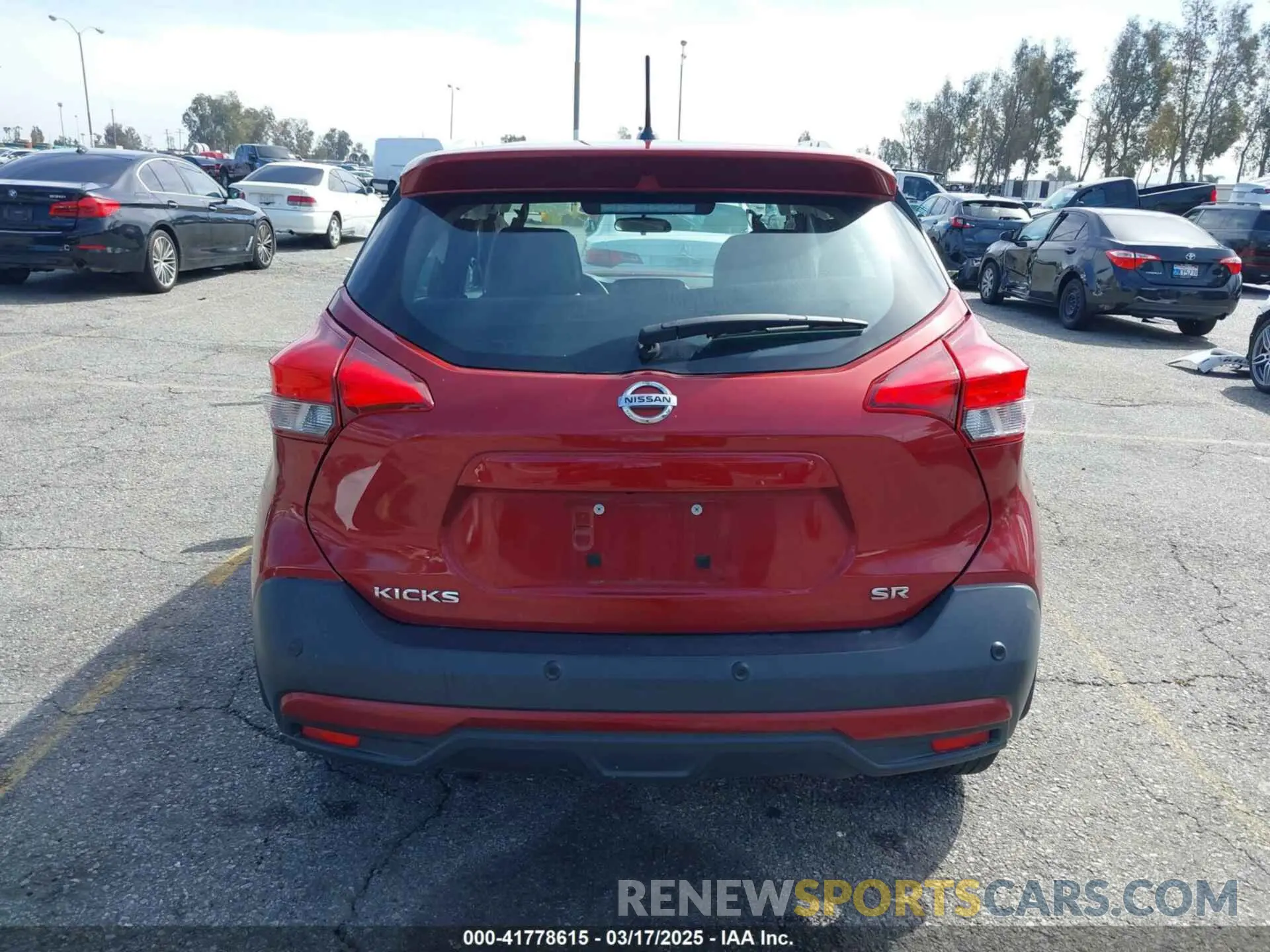 16 Photograph of a damaged car 3N1CP5DV5LL536903 NISSAN KICKS 2020
