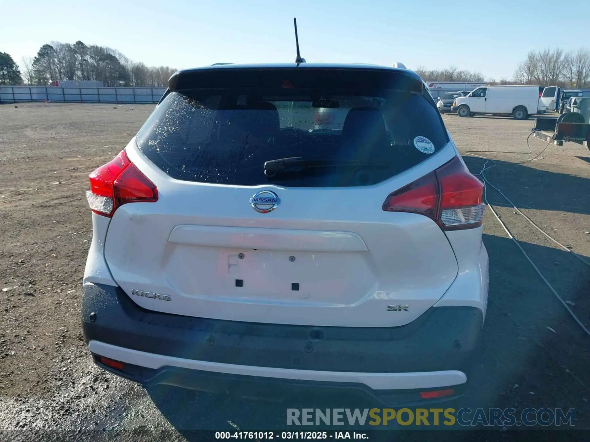 16 Photograph of a damaged car 3N1CP5DV5LL538232 NISSAN KICKS 2020