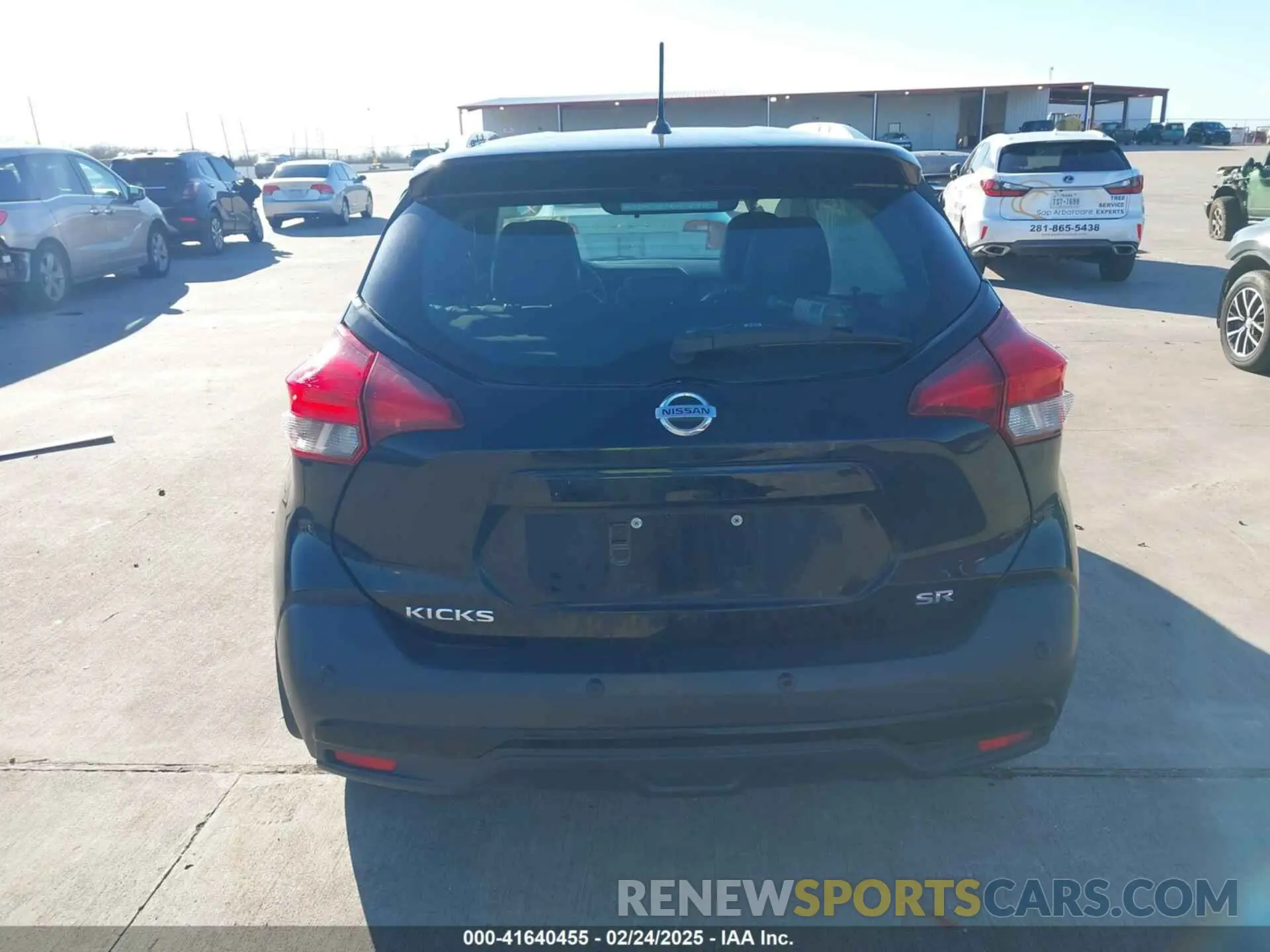 16 Photograph of a damaged car 3N1CP5DV5LL578309 NISSAN KICKS 2020