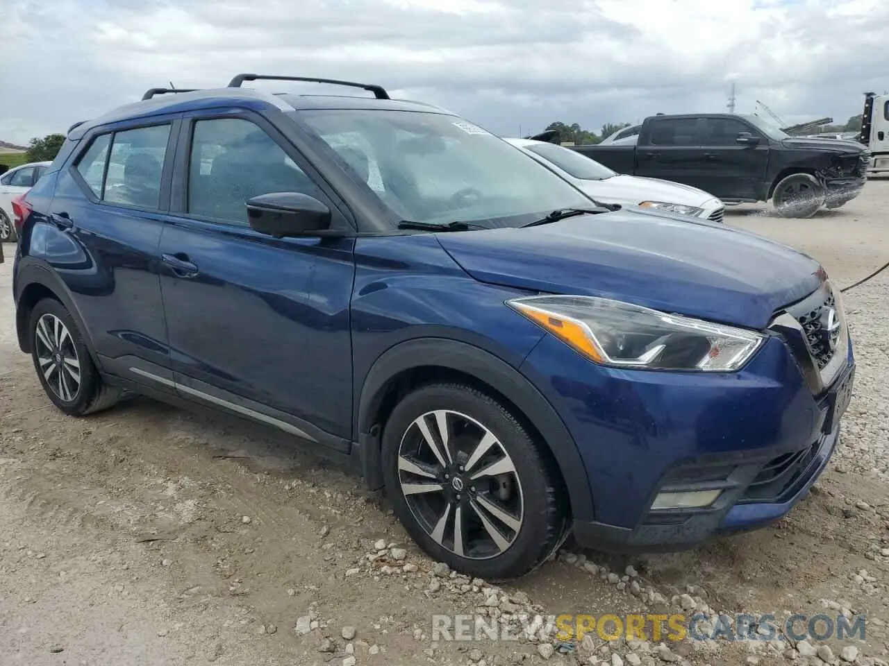 4 Photograph of a damaged car 3N1CP5DV6LL498825 NISSAN KICKS 2020