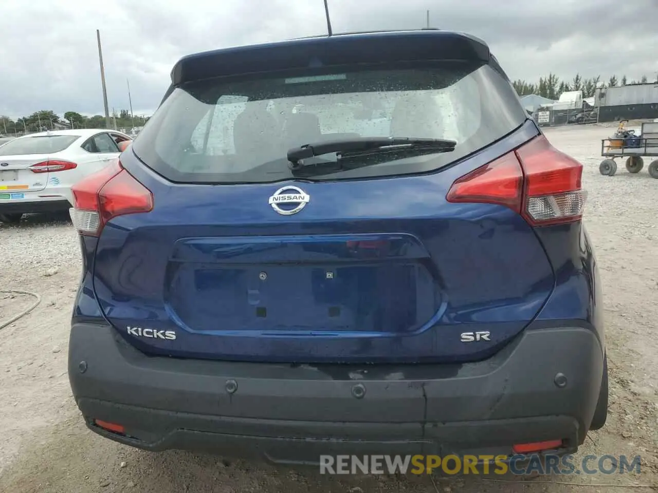 6 Photograph of a damaged car 3N1CP5DV6LL498825 NISSAN KICKS 2020