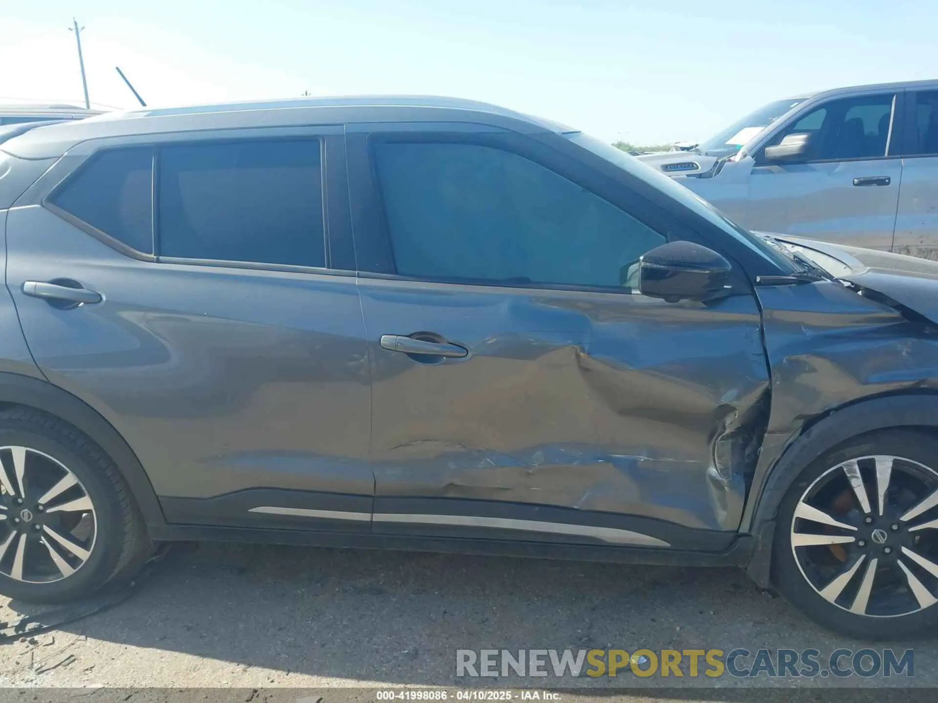 13 Photograph of a damaged car 3N1CP5DV6LL543732 NISSAN KICKS 2020