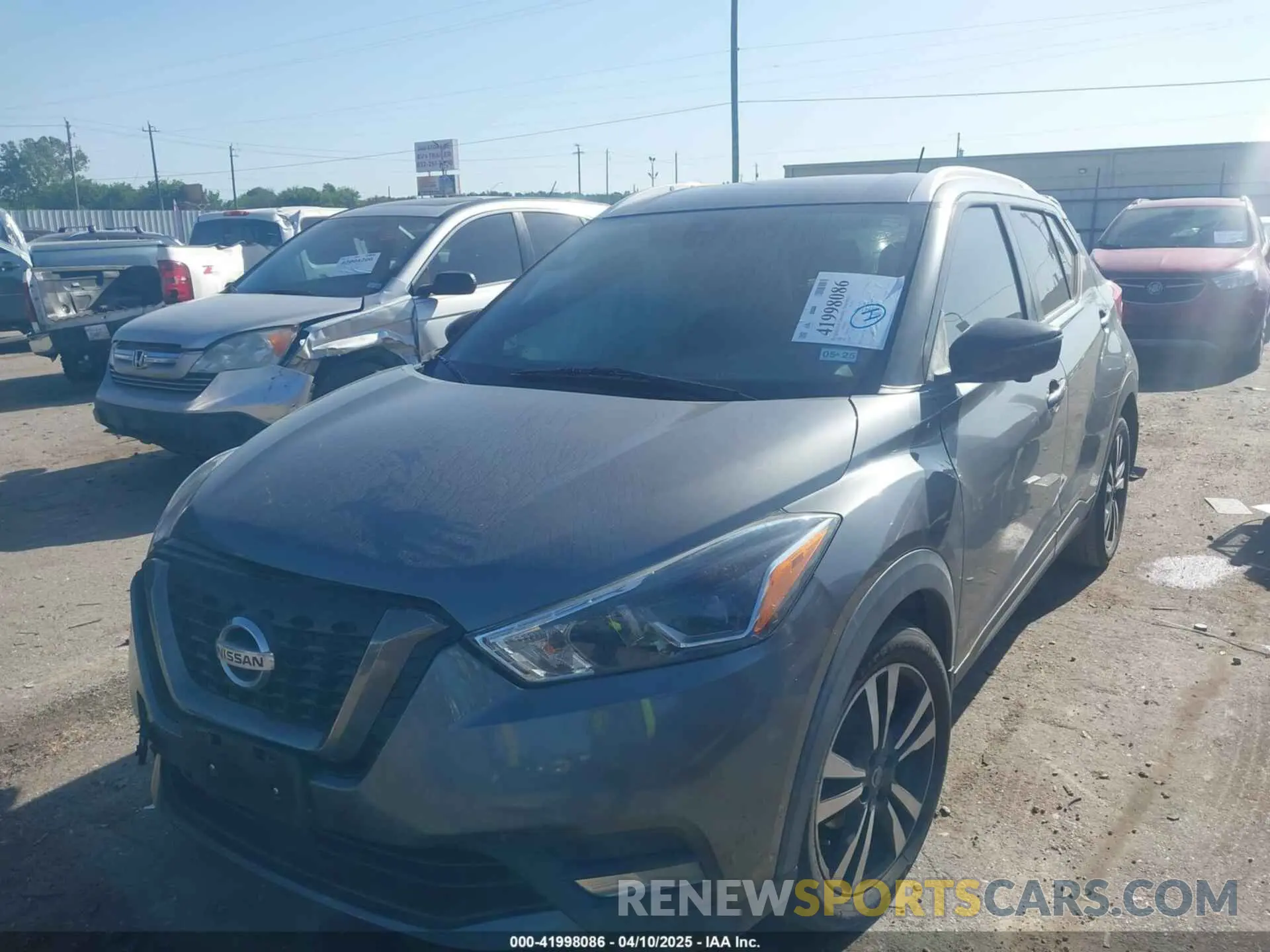 2 Photograph of a damaged car 3N1CP5DV6LL543732 NISSAN KICKS 2020