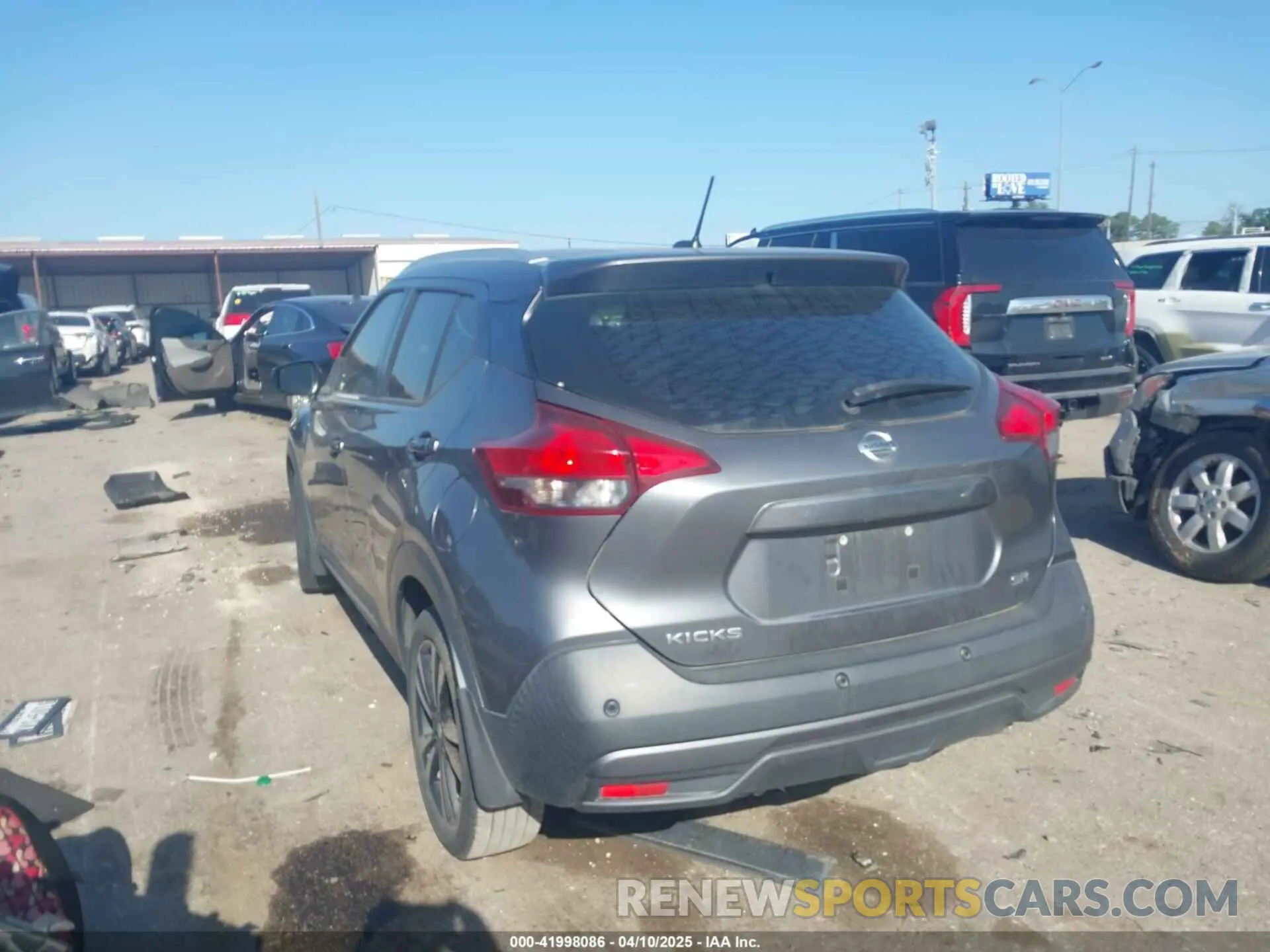 3 Photograph of a damaged car 3N1CP5DV6LL543732 NISSAN KICKS 2020