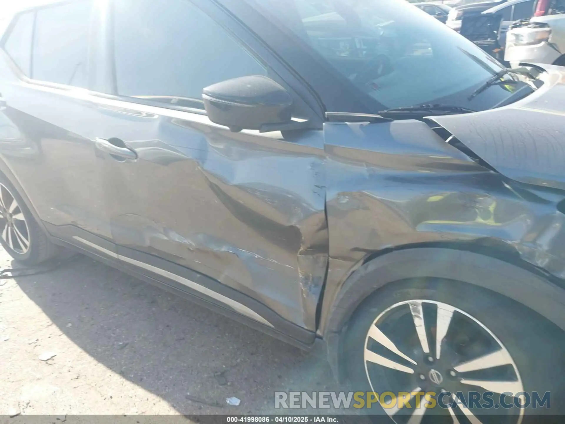 6 Photograph of a damaged car 3N1CP5DV6LL543732 NISSAN KICKS 2020