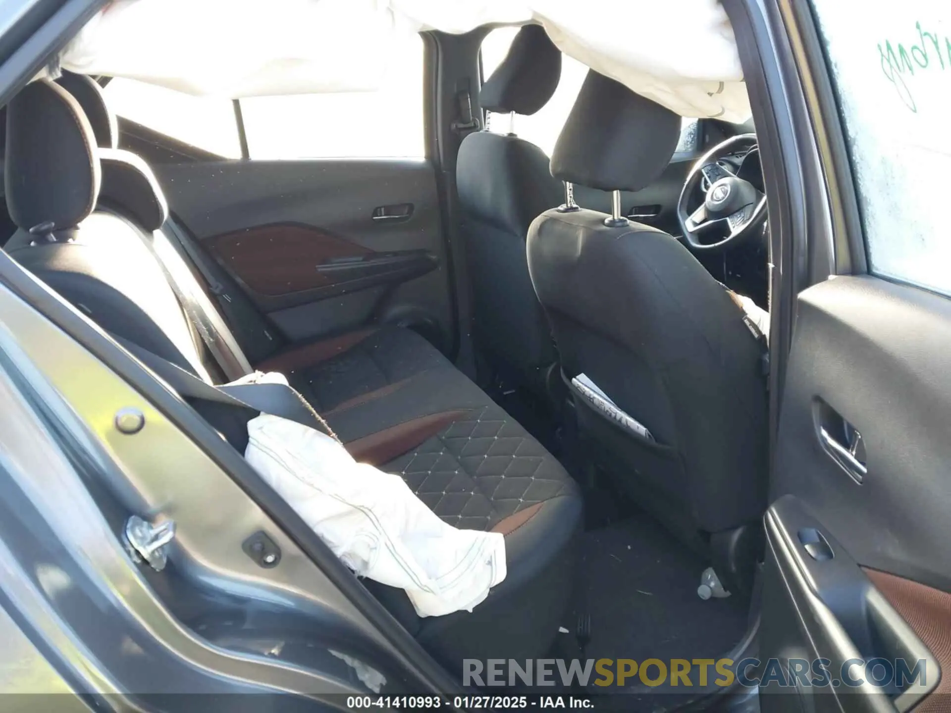 8 Photograph of a damaged car 3N1CP5DV6LL578092 NISSAN KICKS 2020