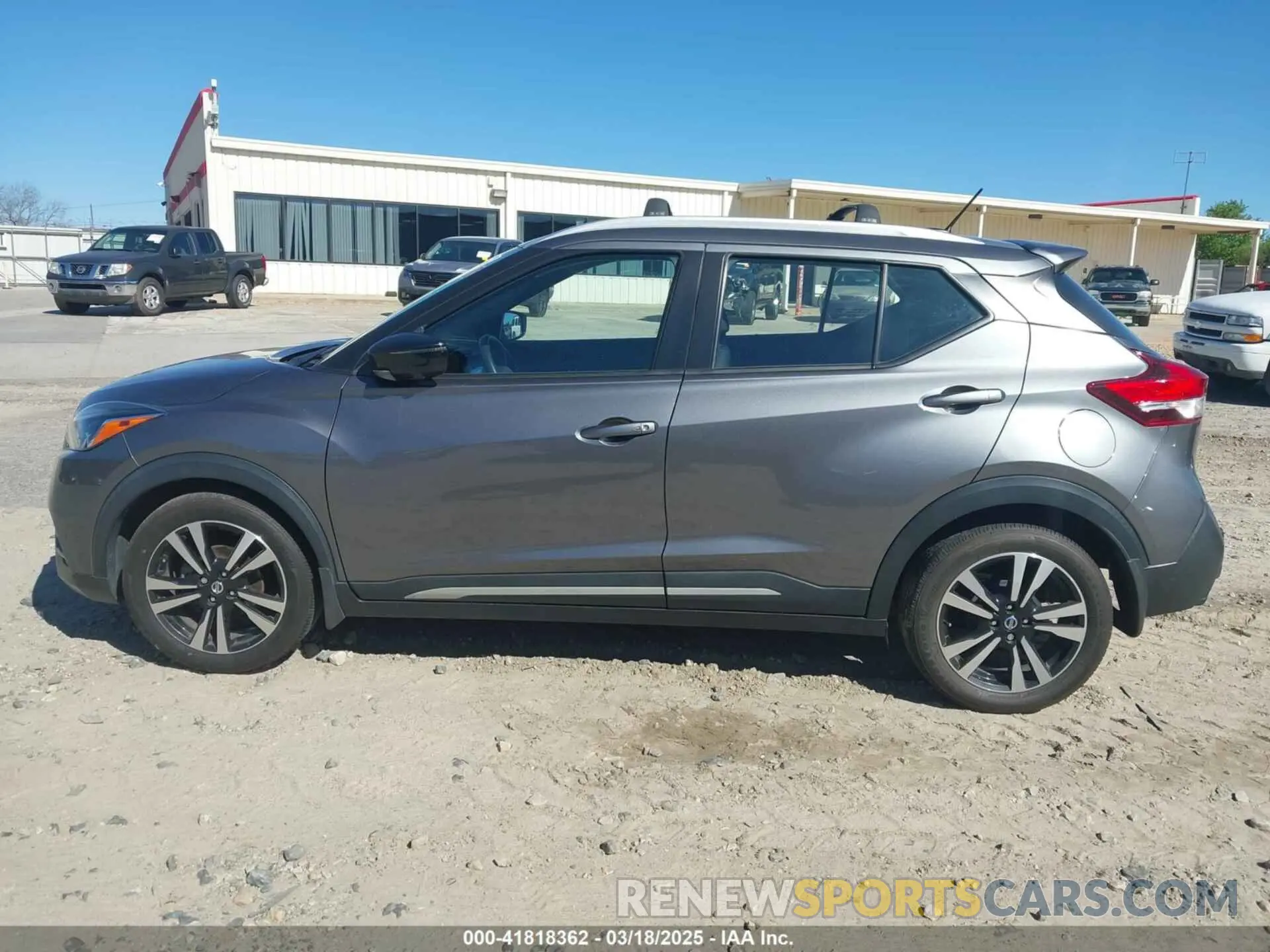 14 Photograph of a damaged car 3N1CP5DV7LL514840 NISSAN KICKS 2020