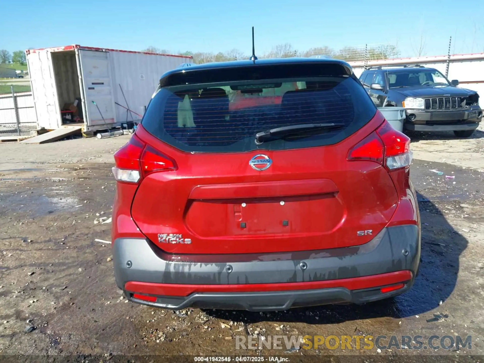 17 Photograph of a damaged car 3N1CP5DV7LL554917 NISSAN KICKS 2020