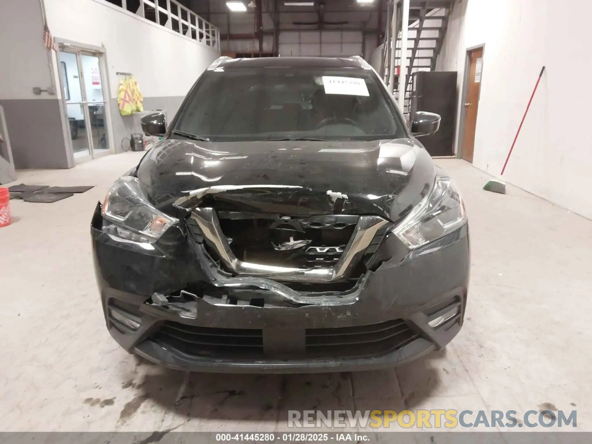 12 Photograph of a damaged car 3N1CP5DV7LL557834 NISSAN KICKS 2020