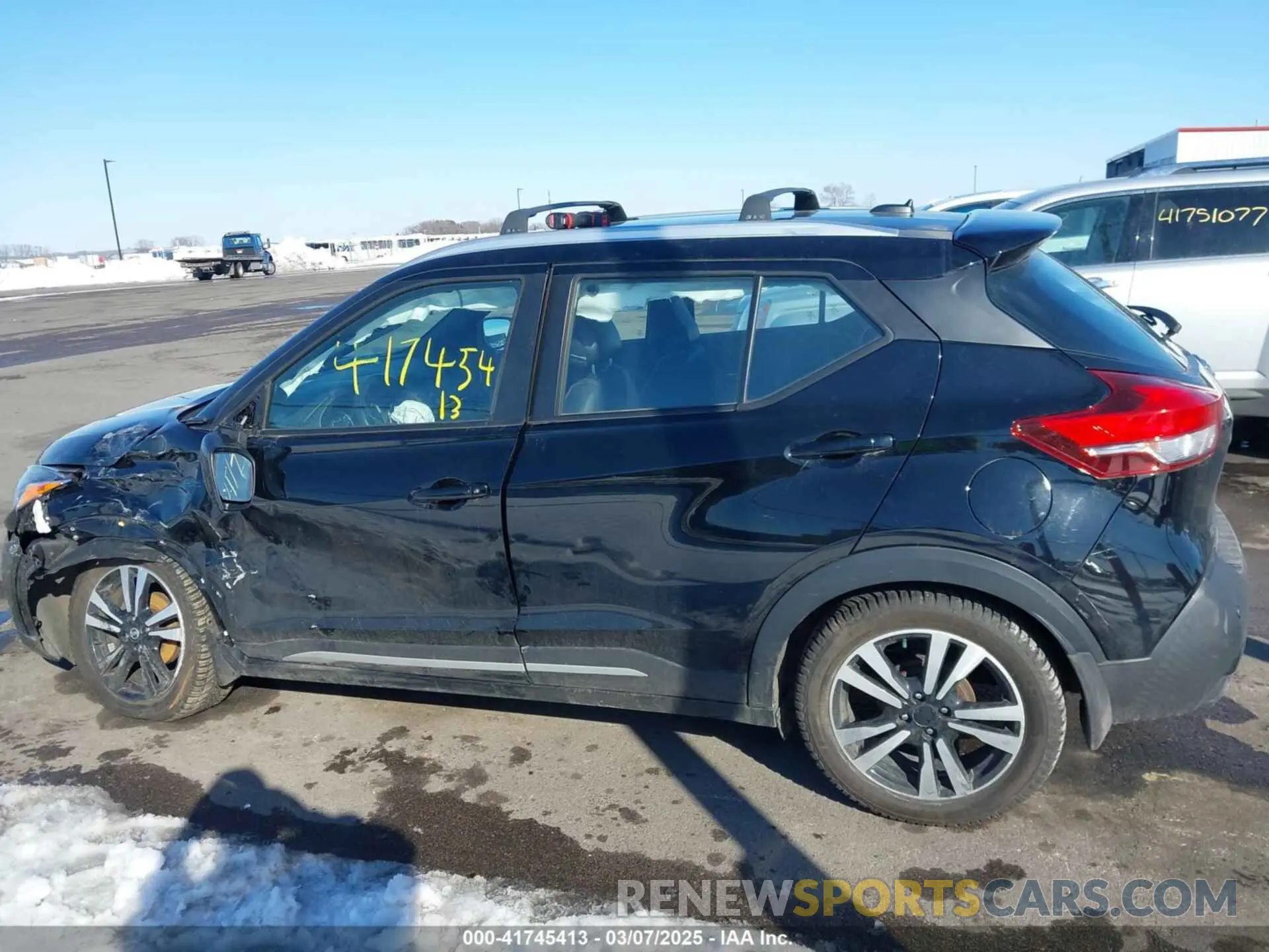 14 Photograph of a damaged car 3N1CP5DV8LL486305 NISSAN KICKS 2020