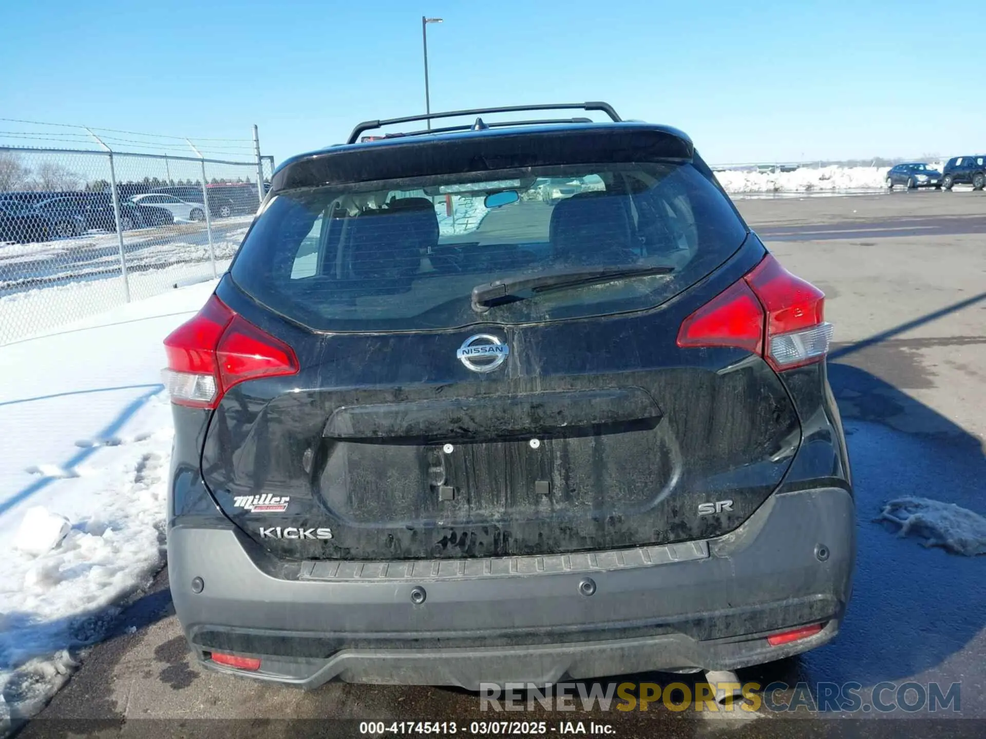 16 Photograph of a damaged car 3N1CP5DV8LL486305 NISSAN KICKS 2020