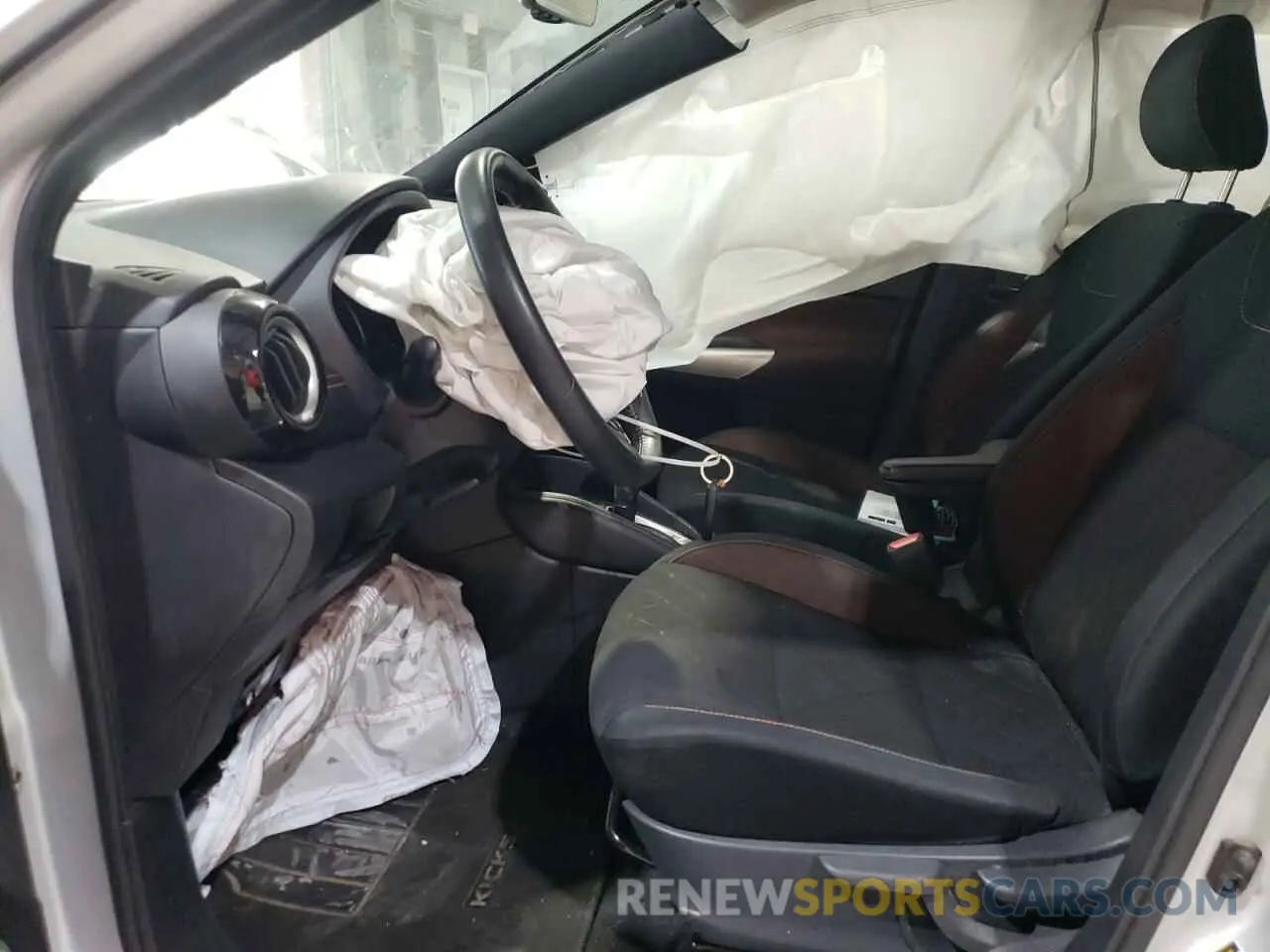 7 Photograph of a damaged car 3N1CP5DV8LL508092 NISSAN KICKS 2020