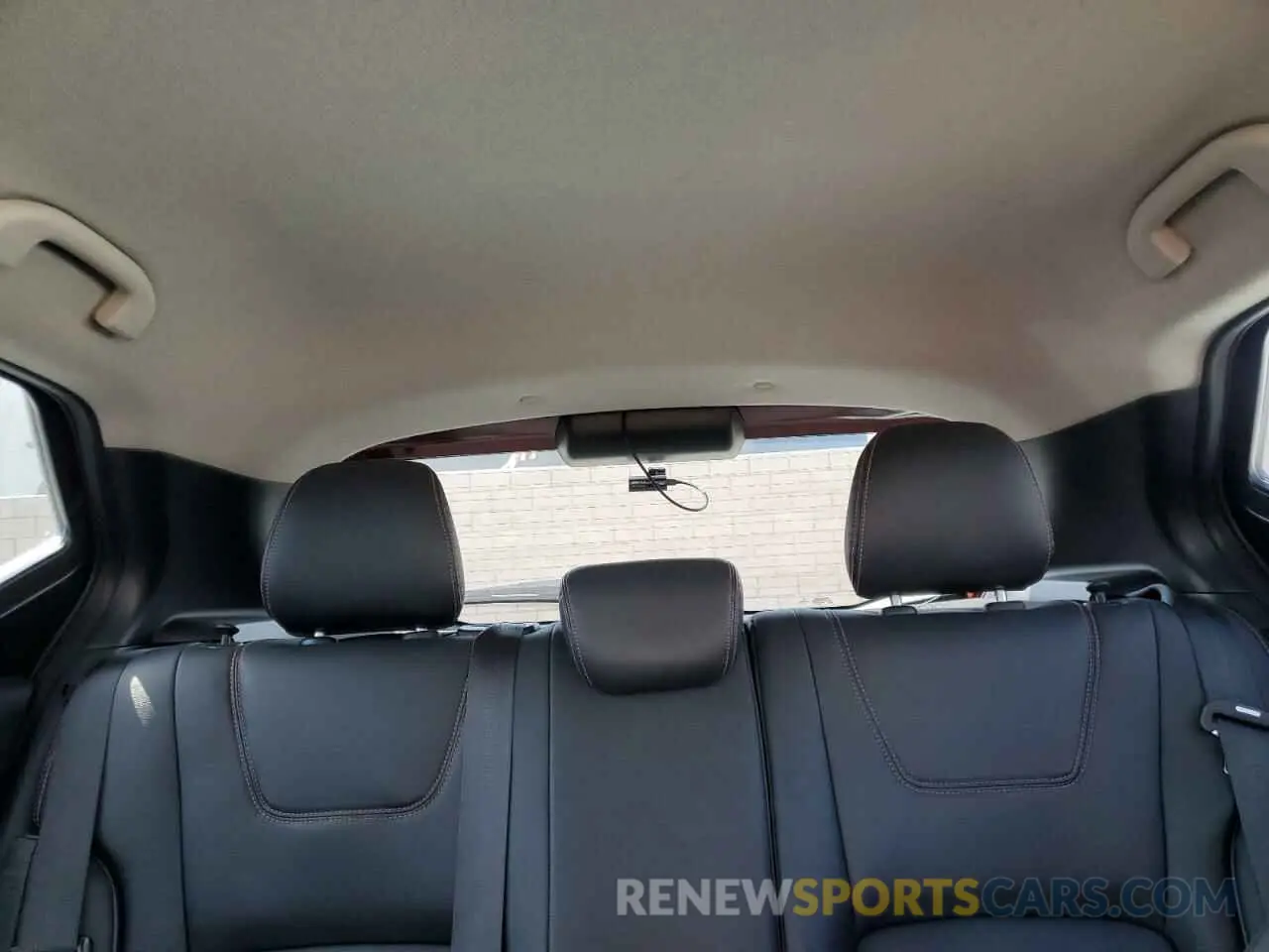 10 Photograph of a damaged car 3N1CP5DV8LL563030 NISSAN KICKS 2020