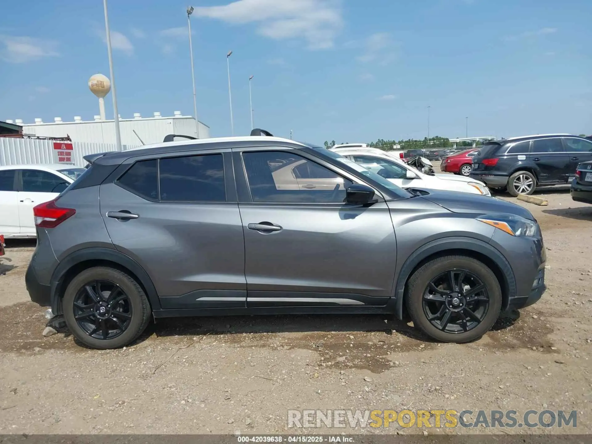 13 Photograph of a damaged car 3N1CP5DV8LL569099 NISSAN KICKS 2020