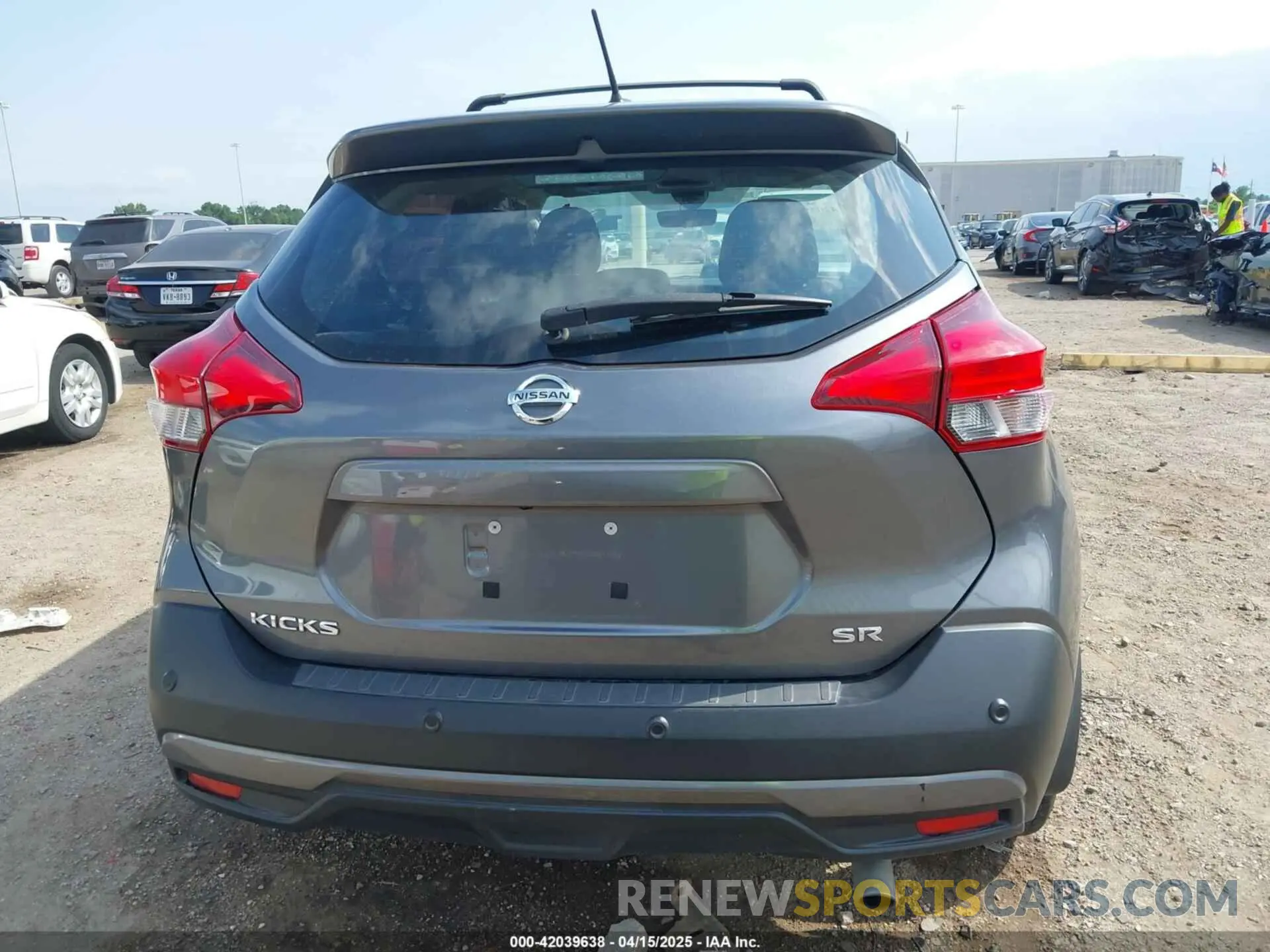 16 Photograph of a damaged car 3N1CP5DV8LL569099 NISSAN KICKS 2020