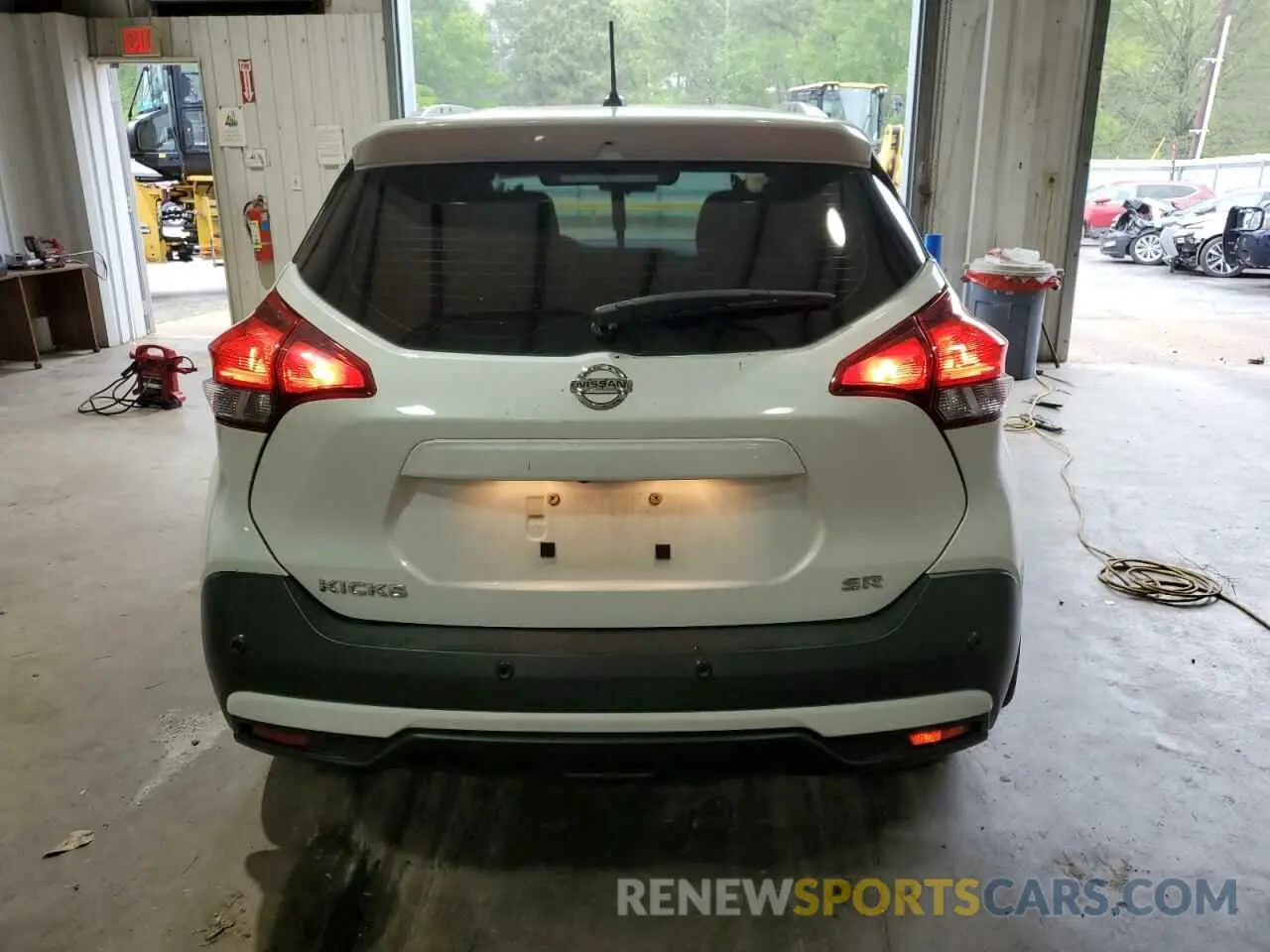 6 Photograph of a damaged car 3N1CP5DV9LL484708 NISSAN KICKS 2020