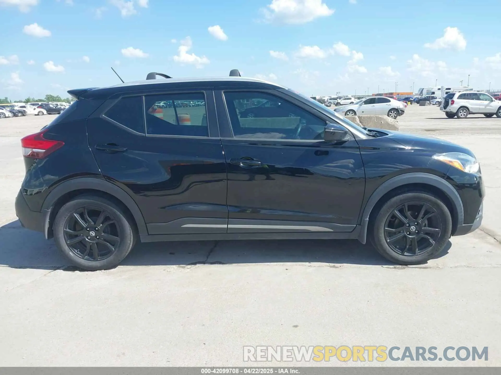 14 Photograph of a damaged car 3N1CP5DV9LL539481 NISSAN KICKS 2020