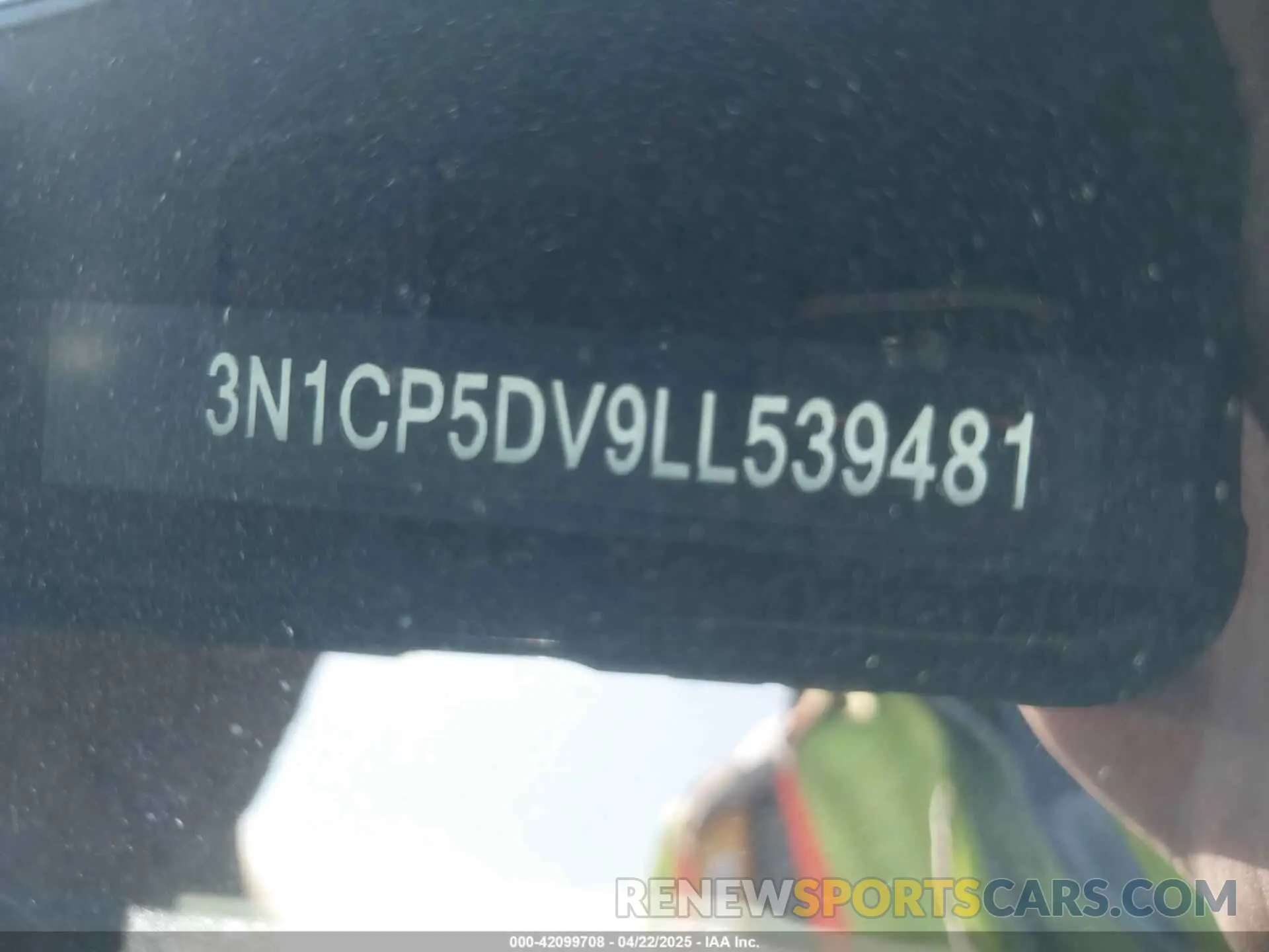 18 Photograph of a damaged car 3N1CP5DV9LL539481 NISSAN KICKS 2020