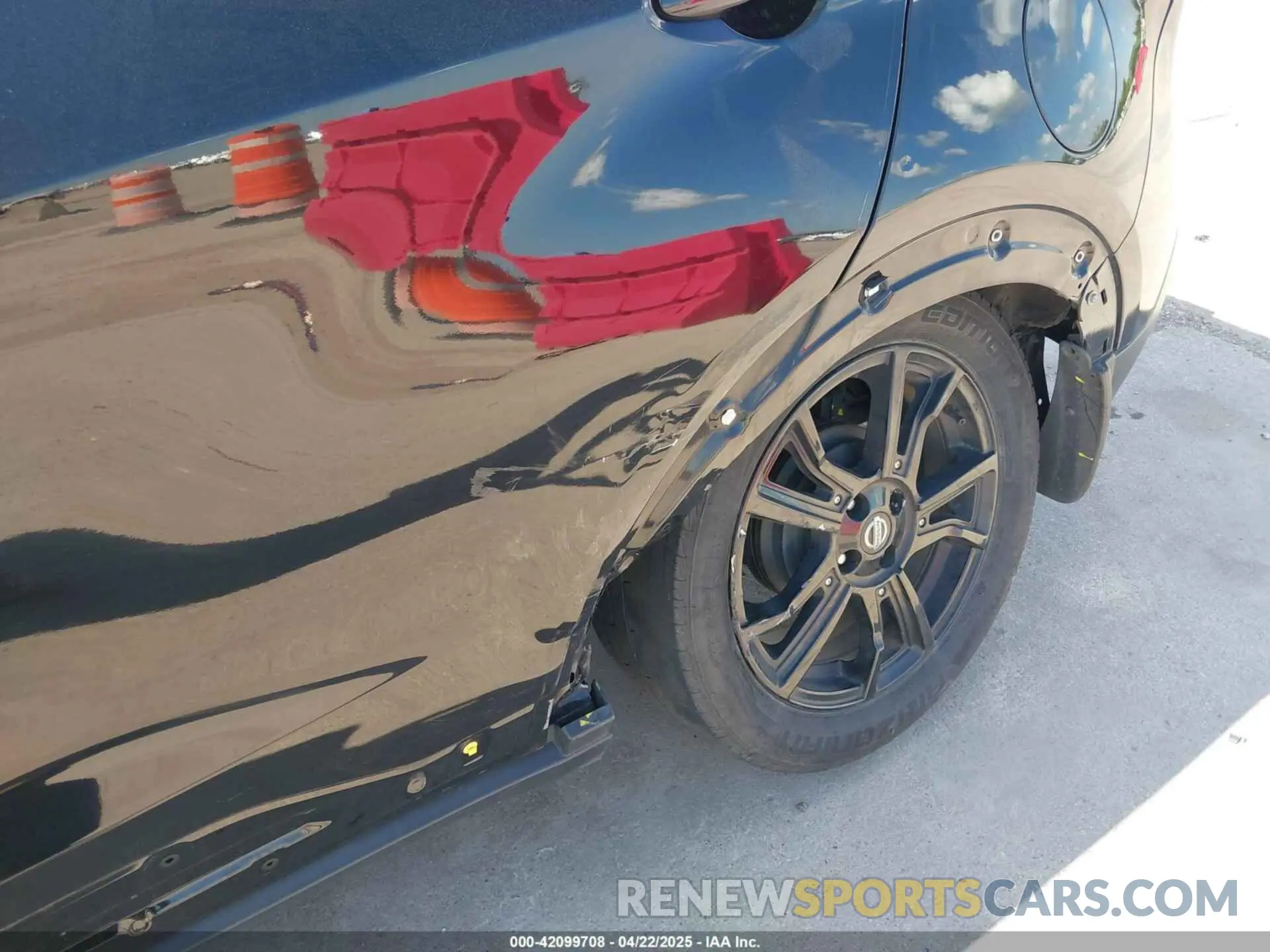 19 Photograph of a damaged car 3N1CP5DV9LL539481 NISSAN KICKS 2020