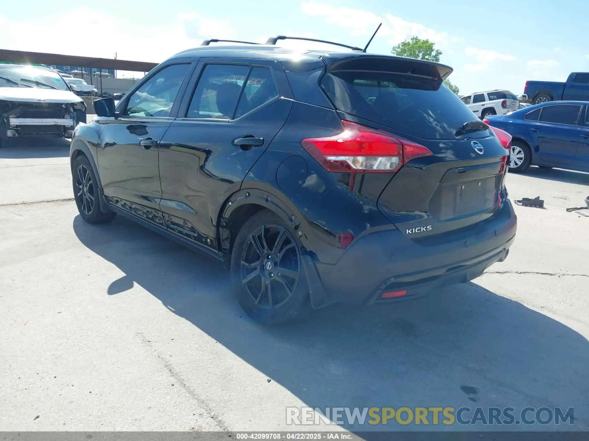3 Photograph of a damaged car 3N1CP5DV9LL539481 NISSAN KICKS 2020