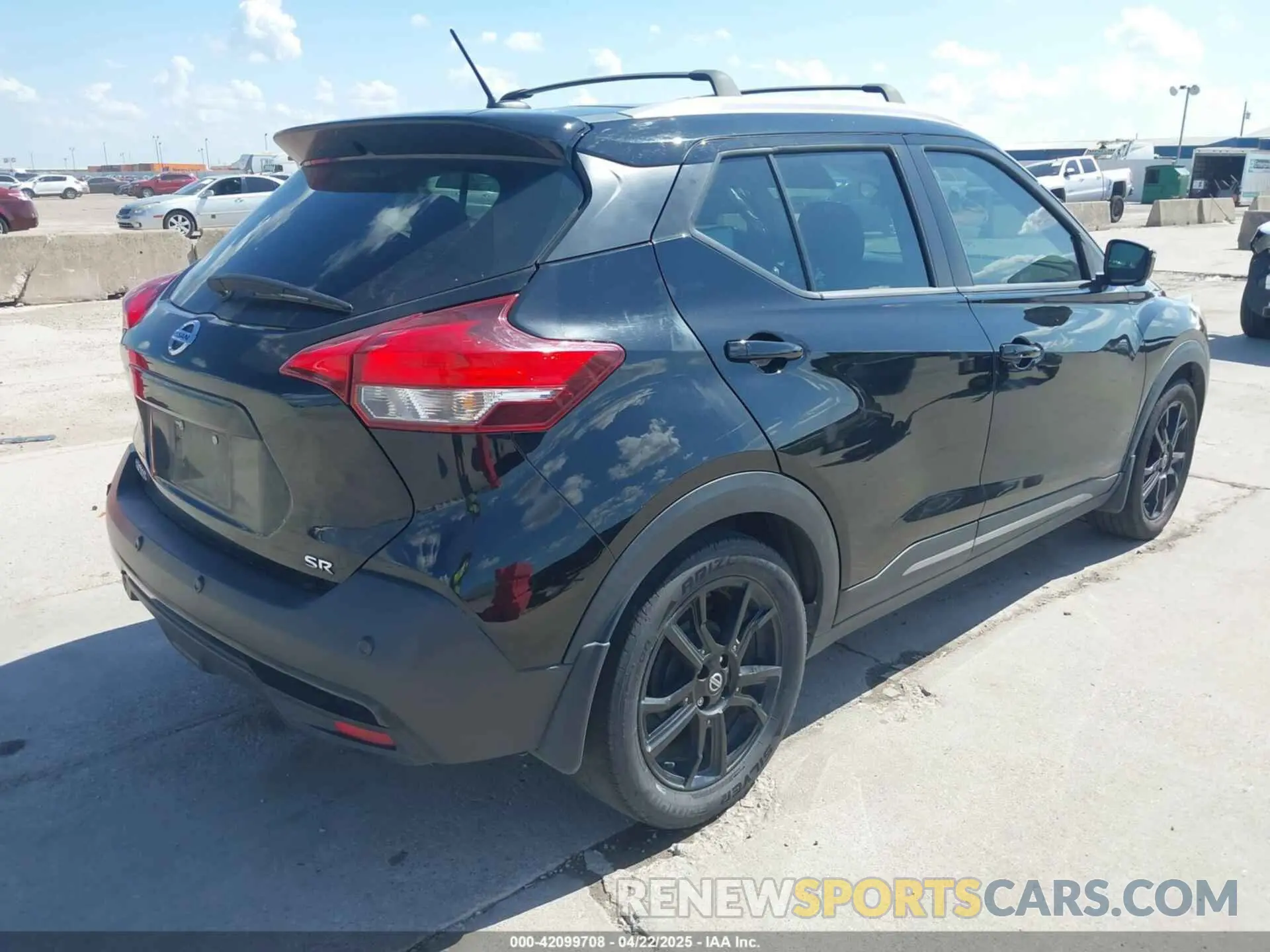 4 Photograph of a damaged car 3N1CP5DV9LL539481 NISSAN KICKS 2020