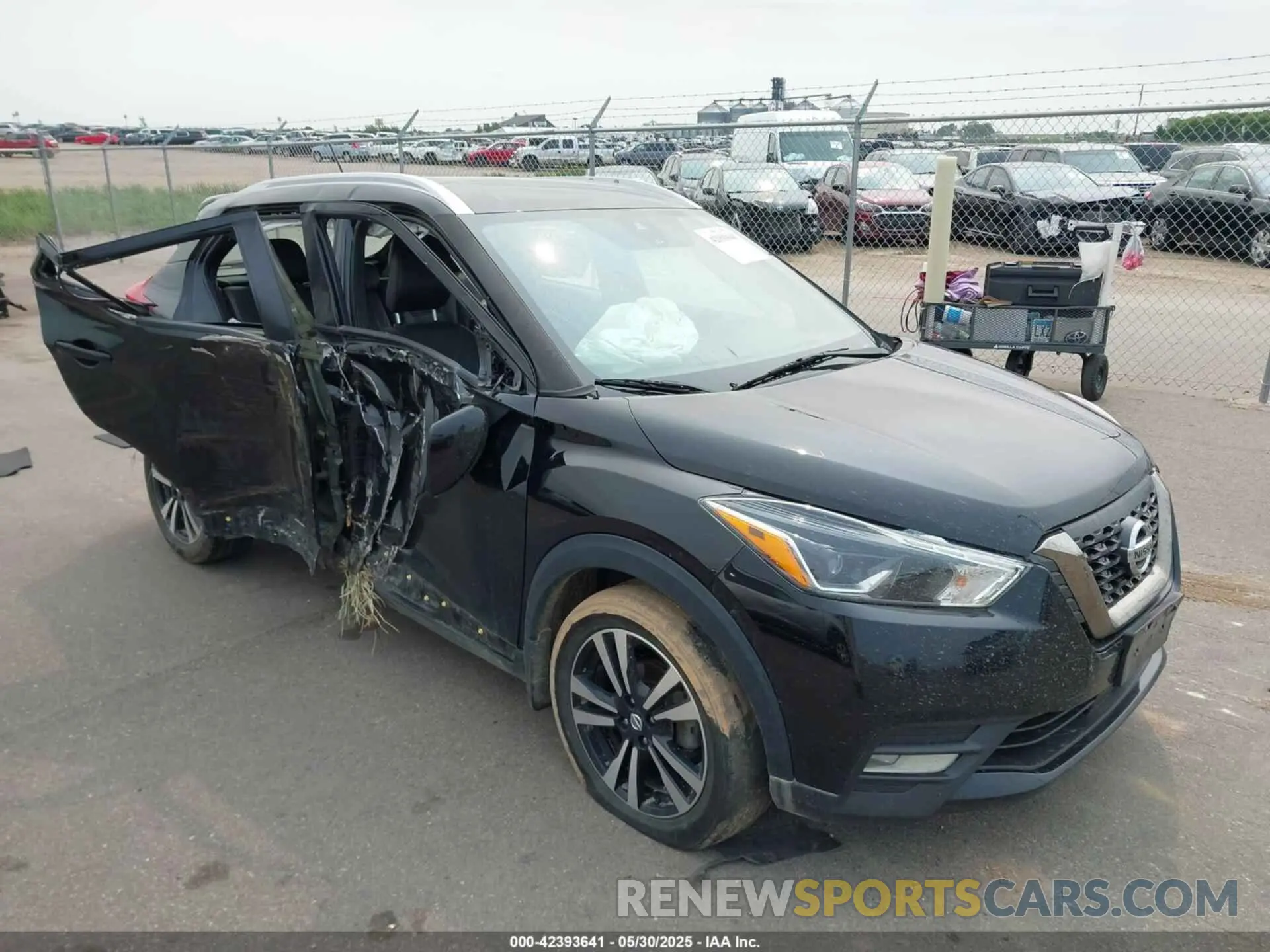 1 Photograph of a damaged car 3N1CP5DVXLL533799 NISSAN KICKS 2020