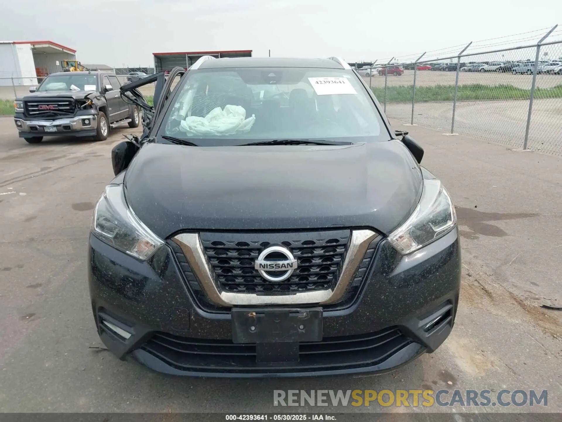 11 Photograph of a damaged car 3N1CP5DVXLL533799 NISSAN KICKS 2020