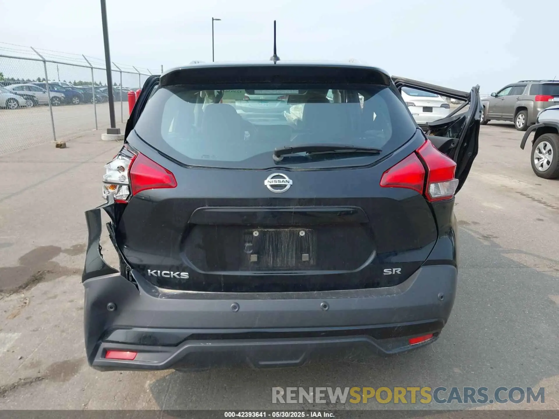 15 Photograph of a damaged car 3N1CP5DVXLL533799 NISSAN KICKS 2020