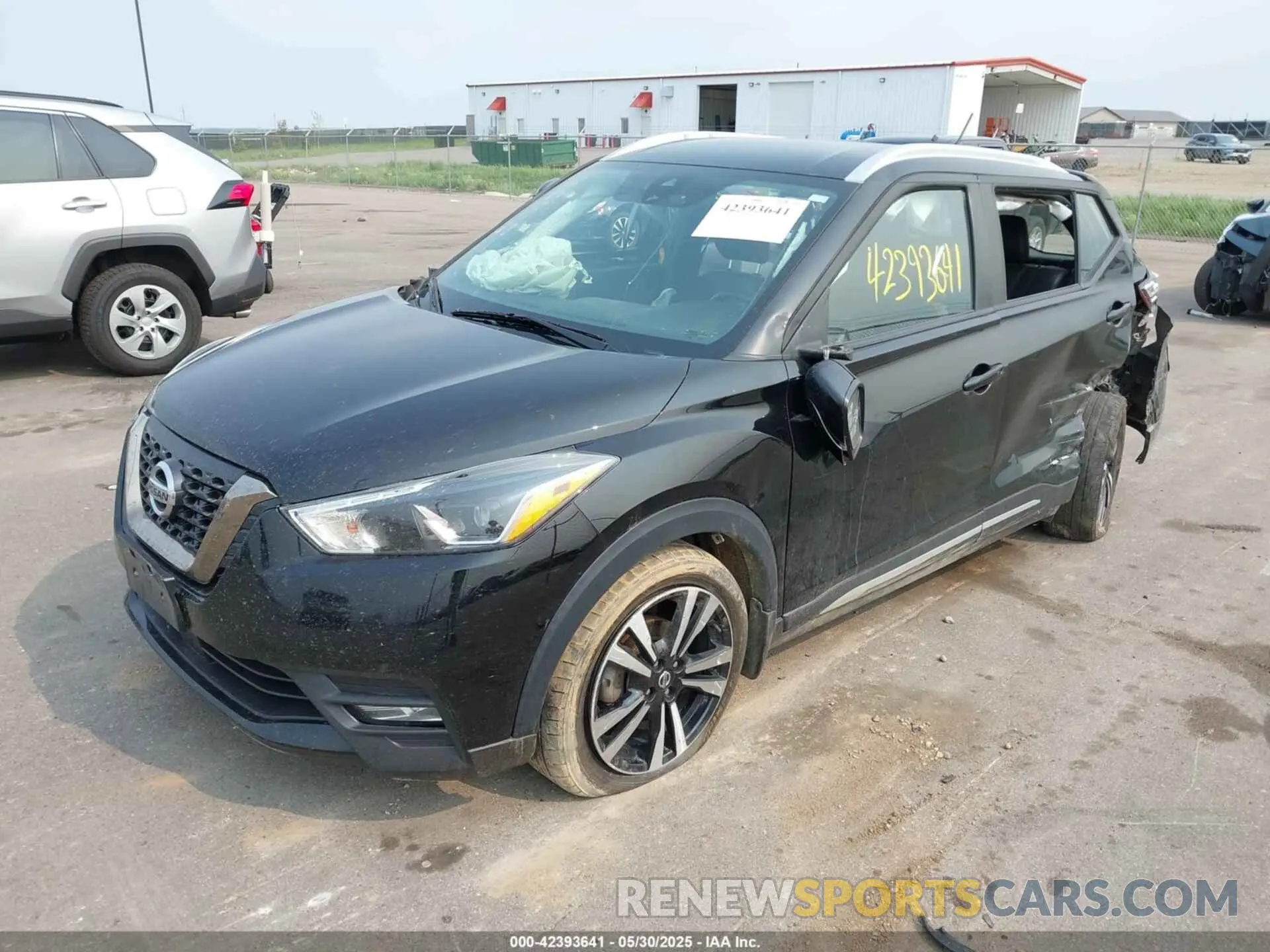 2 Photograph of a damaged car 3N1CP5DVXLL533799 NISSAN KICKS 2020