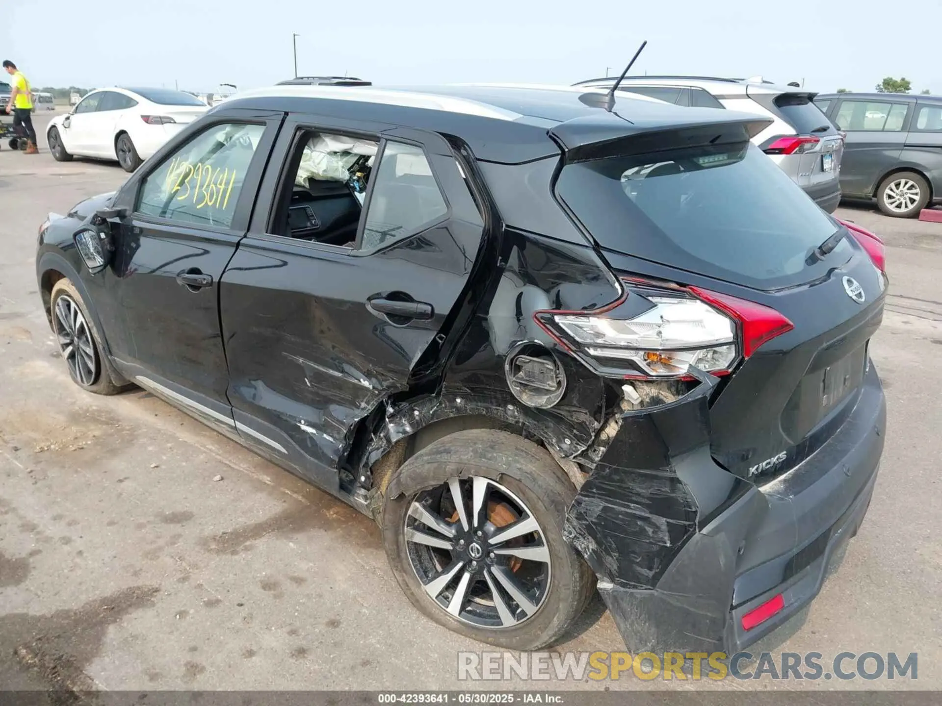 3 Photograph of a damaged car 3N1CP5DVXLL533799 NISSAN KICKS 2020