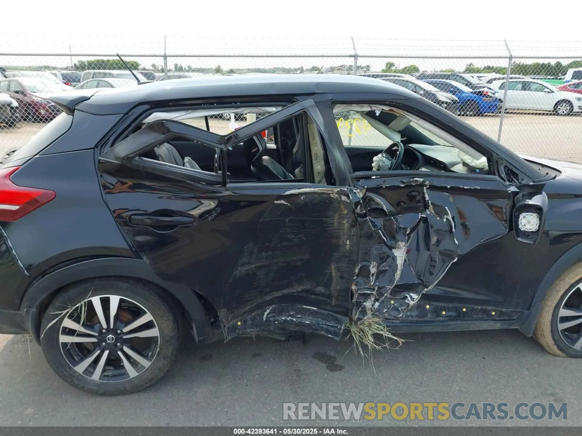 6 Photograph of a damaged car 3N1CP5DVXLL533799 NISSAN KICKS 2020
