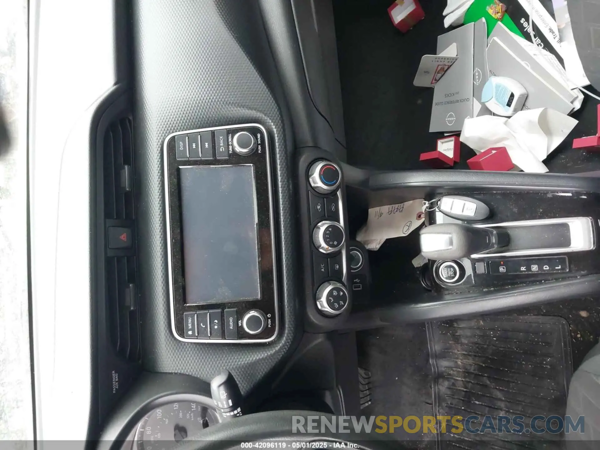 11 Photograph of a damaged car 3N1CP5BV0ML481300 NISSAN KICKS 2021