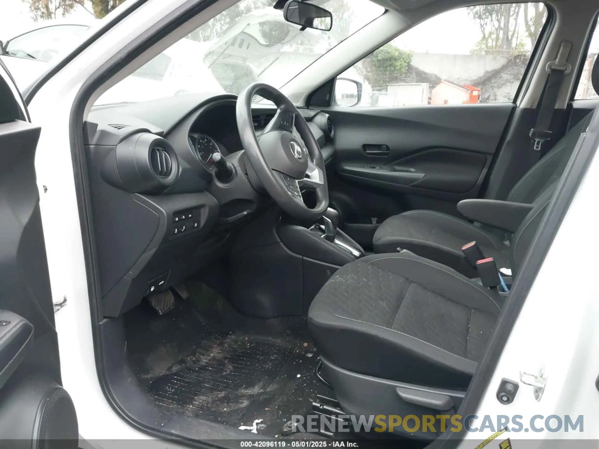 18 Photograph of a damaged car 3N1CP5BV0ML481300 NISSAN KICKS 2021