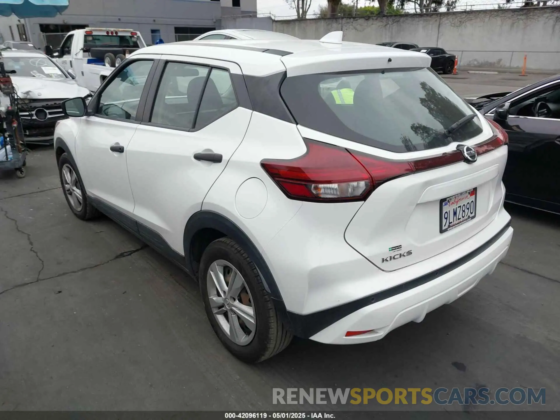 3 Photograph of a damaged car 3N1CP5BV0ML481300 NISSAN KICKS 2021